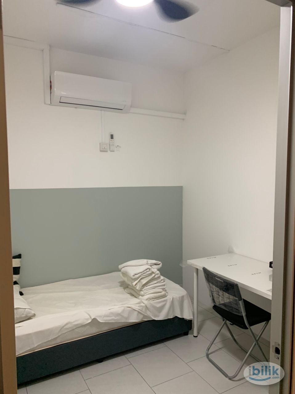 Air cond Single Room at Astetica Residences, Seri Kembangan, walking distance to KTM & the Mines Mall , 5 min to UPM - Image 1