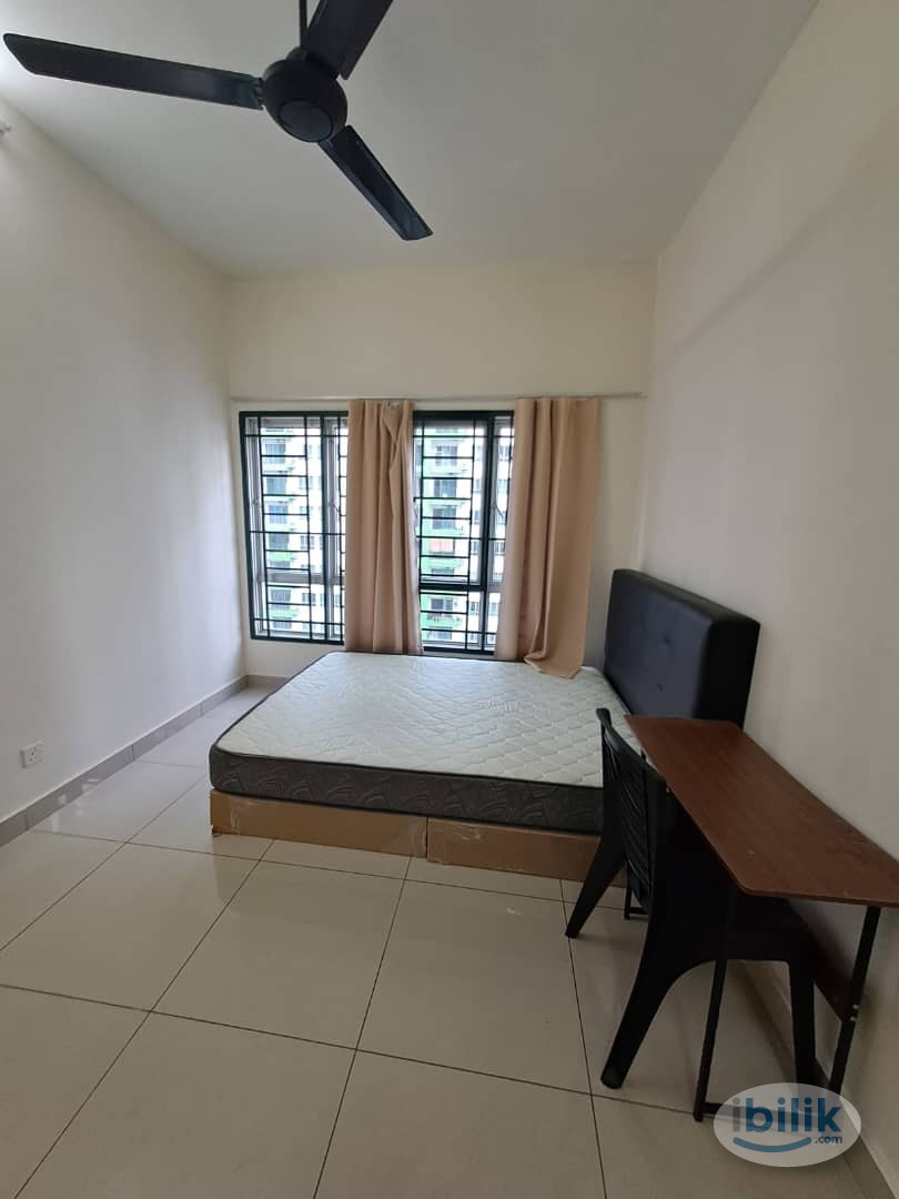 [Female Unit] Big Master Room with Private Bathroom at OUG Parklane, Old Klang Road - Image 1