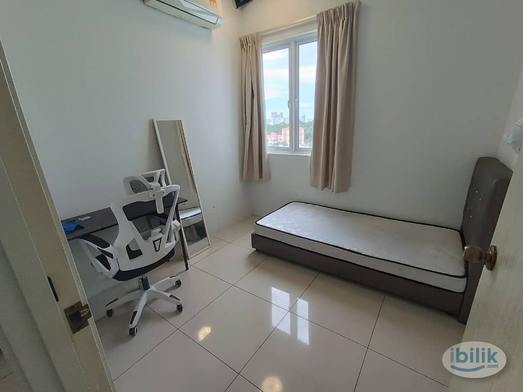 Middle Room at The Clovers, Sungai Ara - Image 4