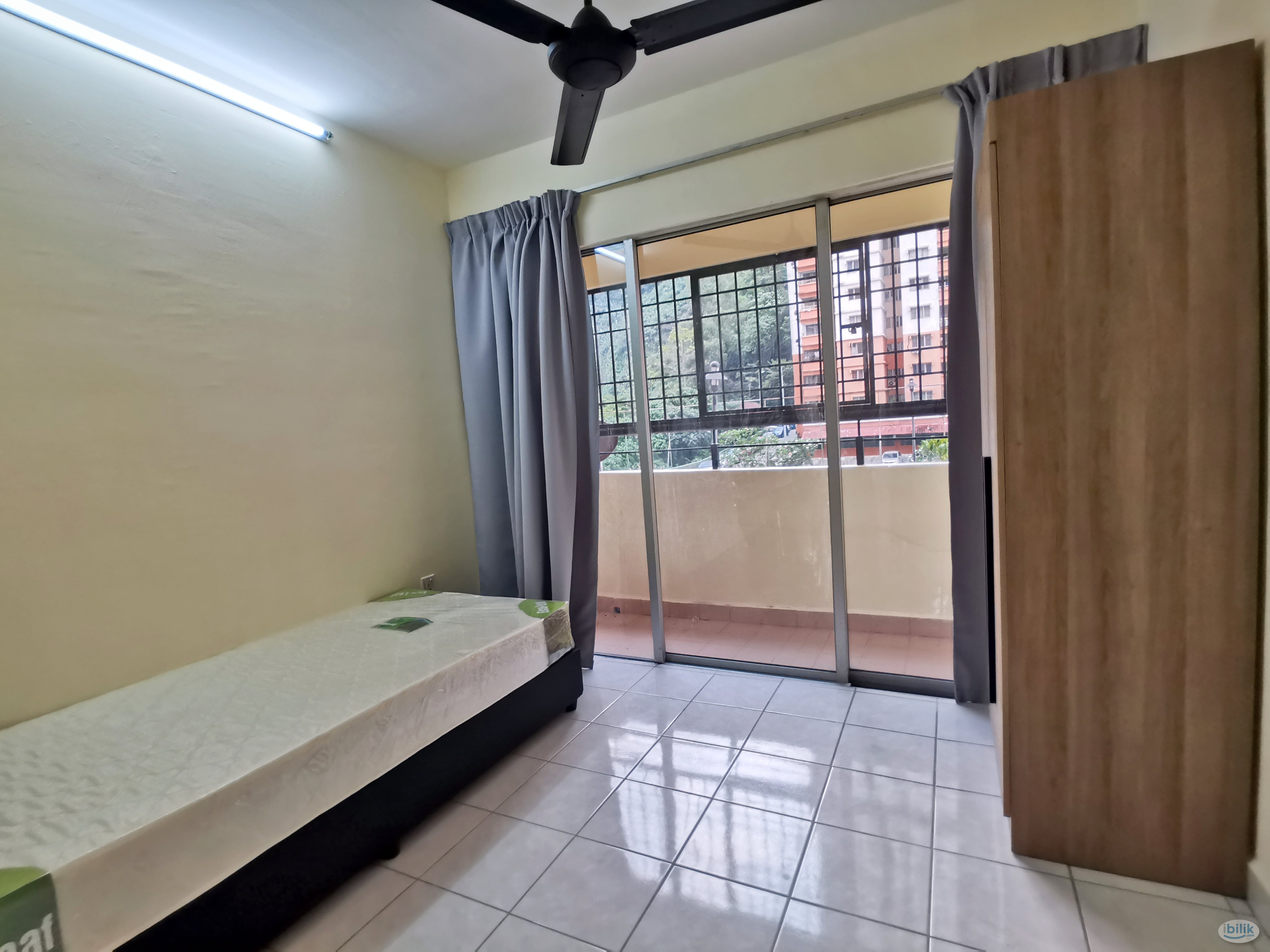 🚶‍♀️Walking Distance to Bus Stop⭐ NEWLY RENOVATED 🔥Single Room at Flora Damansara, Damansara Perdana - Image 1