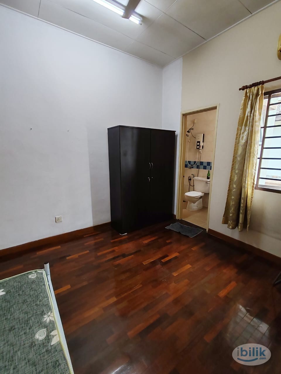 Middle Room at Bandar Botanic, Klang - Image 4