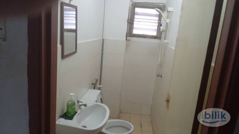 Master Room at Plaza Indah, Kajang 450RM - Image 5
