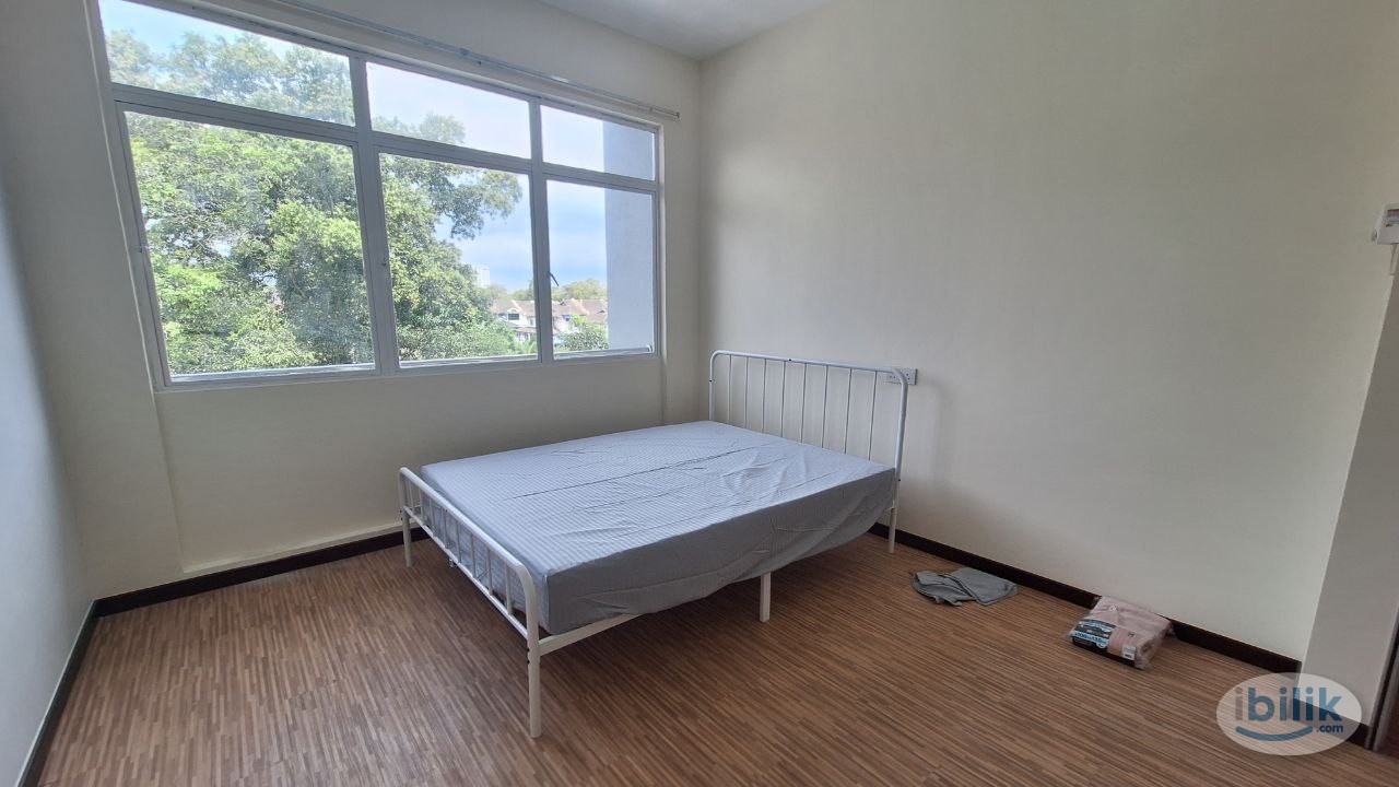 Middle Room at Permas Jaya, Johor Bahru, Fully Furnishes - Image 4