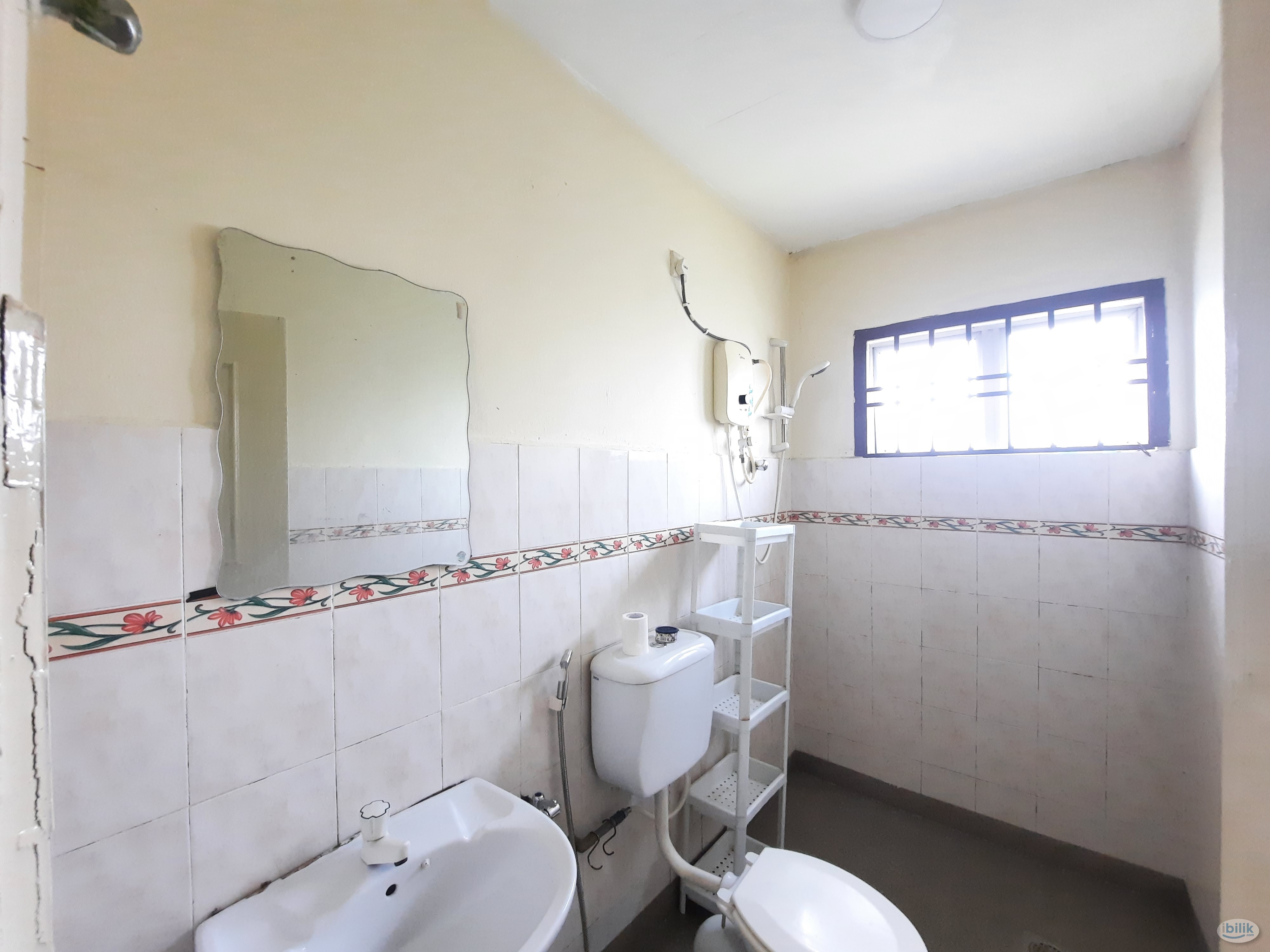 Middle Room at Permas Jaya, Johor Bahru, Fully Furnishes - Image 5