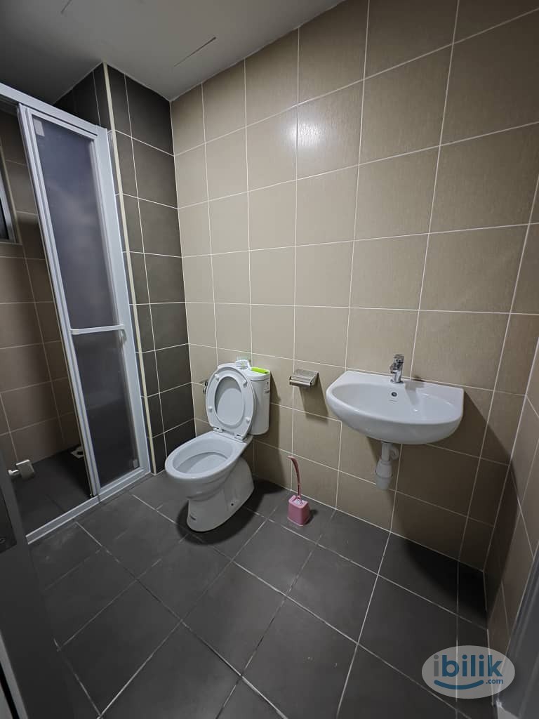 Master Room at Razak City Residences, Sungai Besi - Image 3