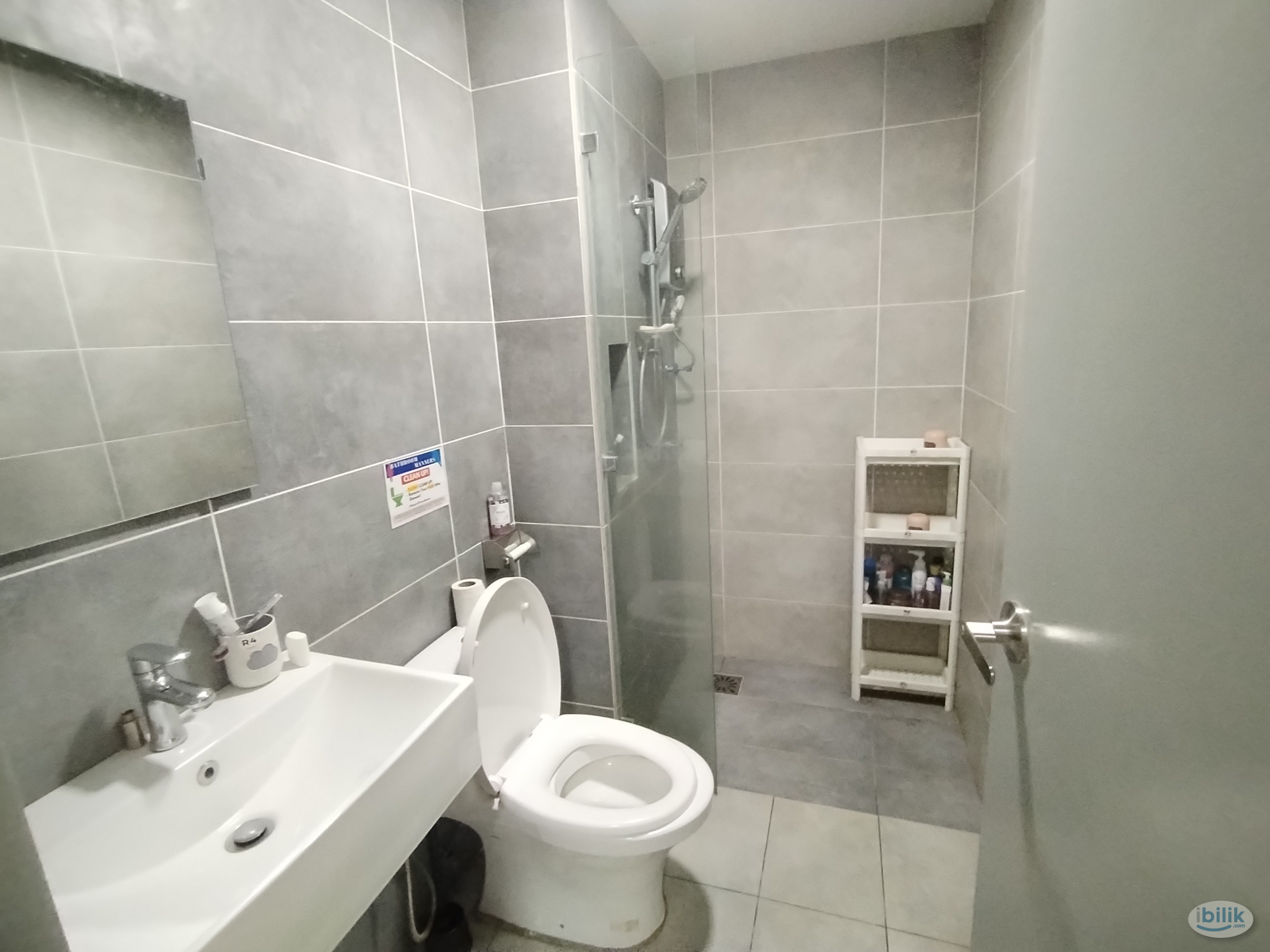 Middle Room at 121 Residences Near Uptown & One Utama(non partition) - Image 4