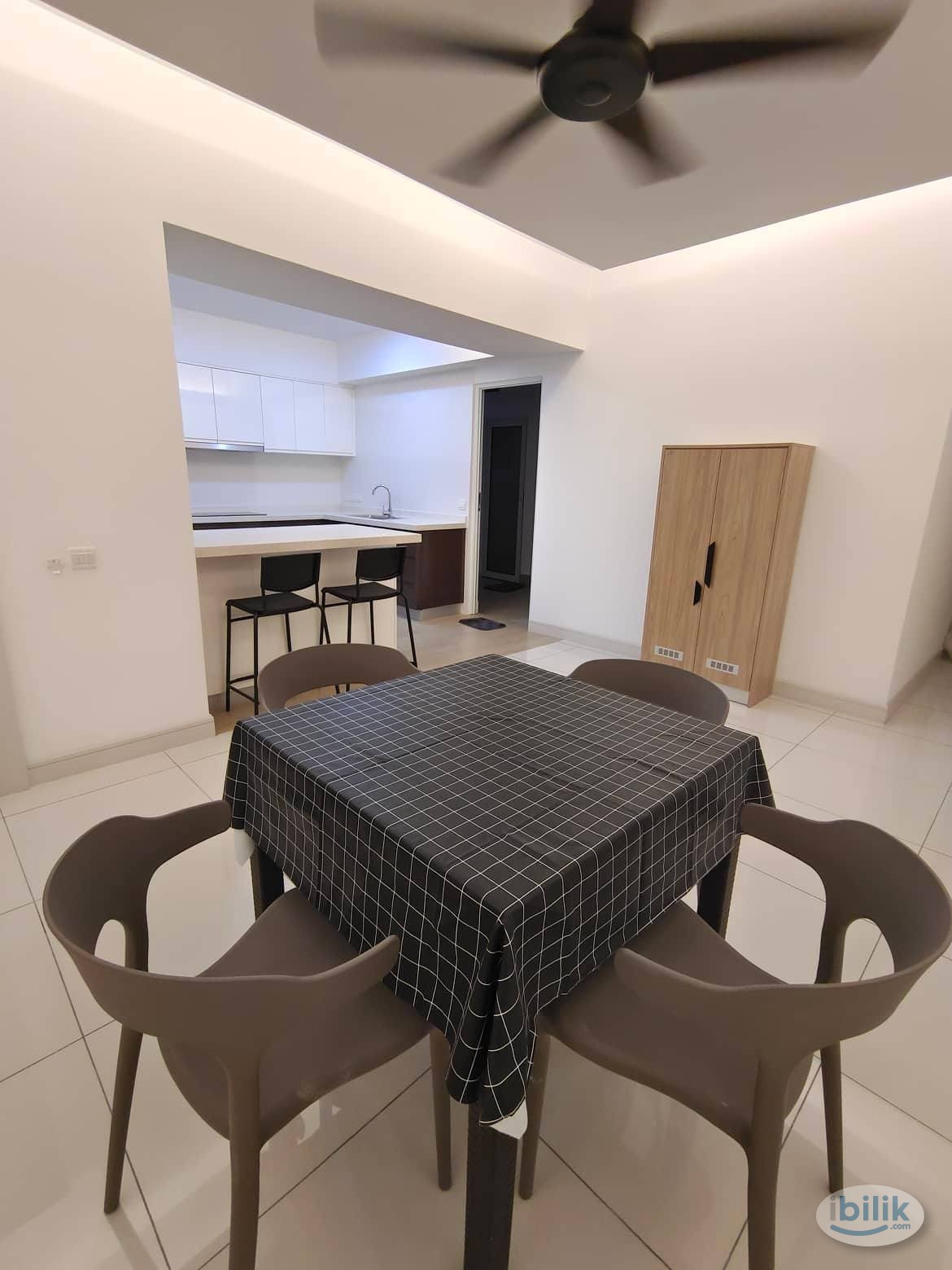 Utilities Included Middle Room - Image 5