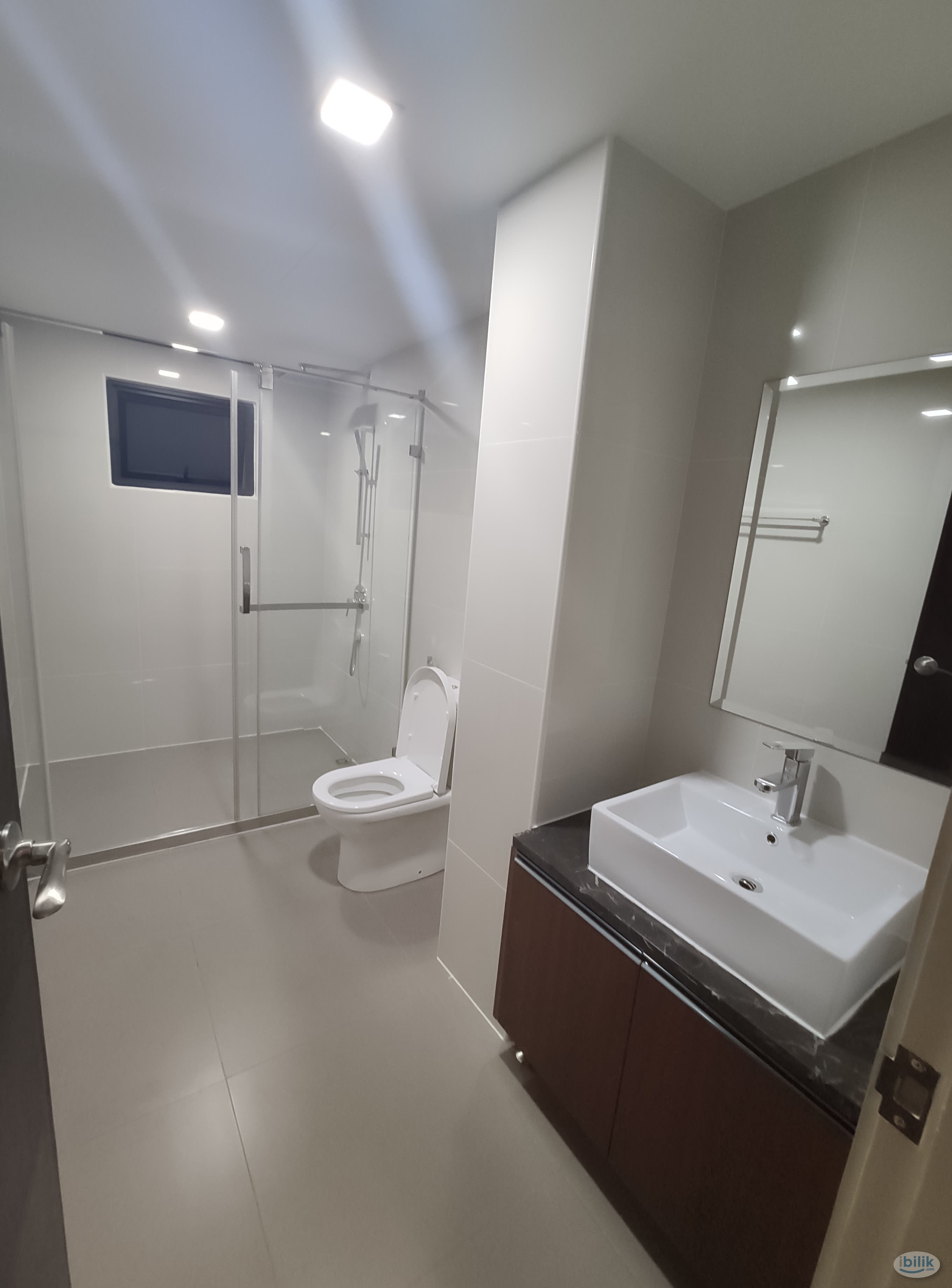 Utilities Included Middle Room - Image 3