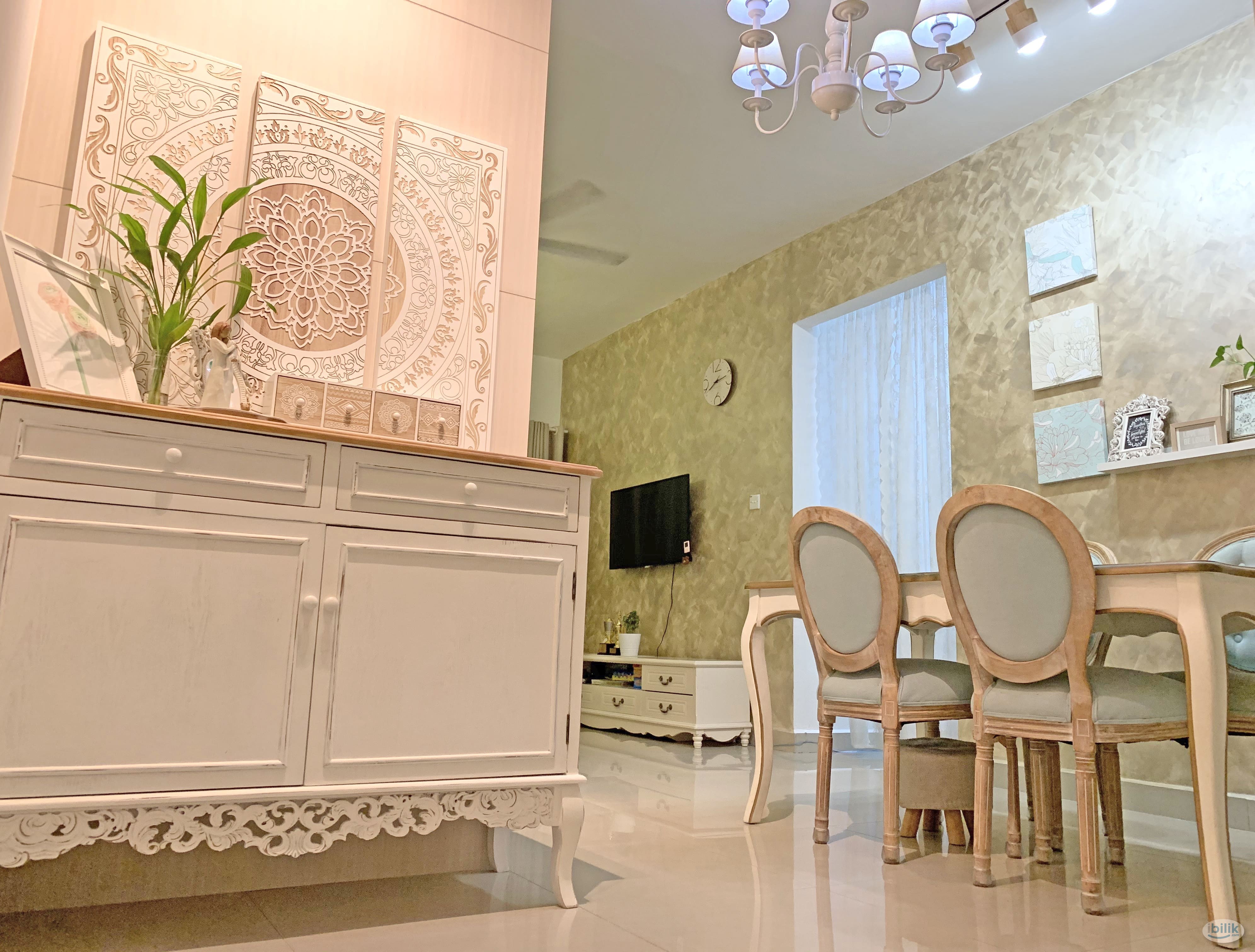 Bandar Sunway, Suriamas Condominium Medium Room for Rent 2025 - Image 1