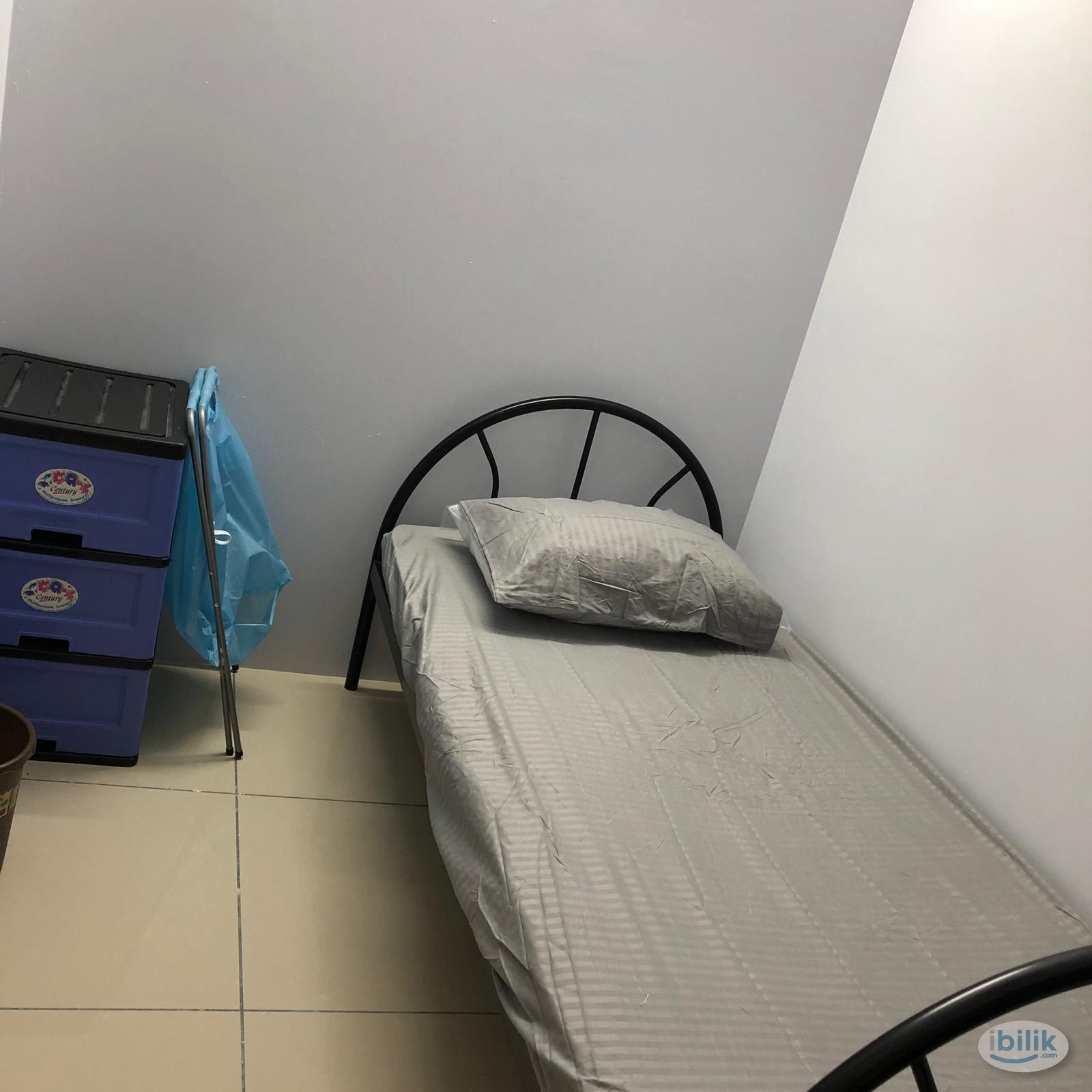 Single Room at Meridin Bayvue, Masai - Image 1