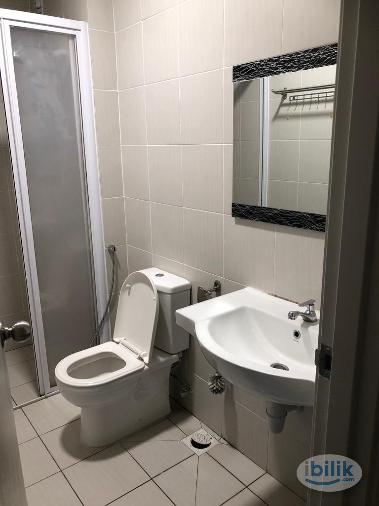 Single Room at Meridin Bayvue, Masai - Image 4