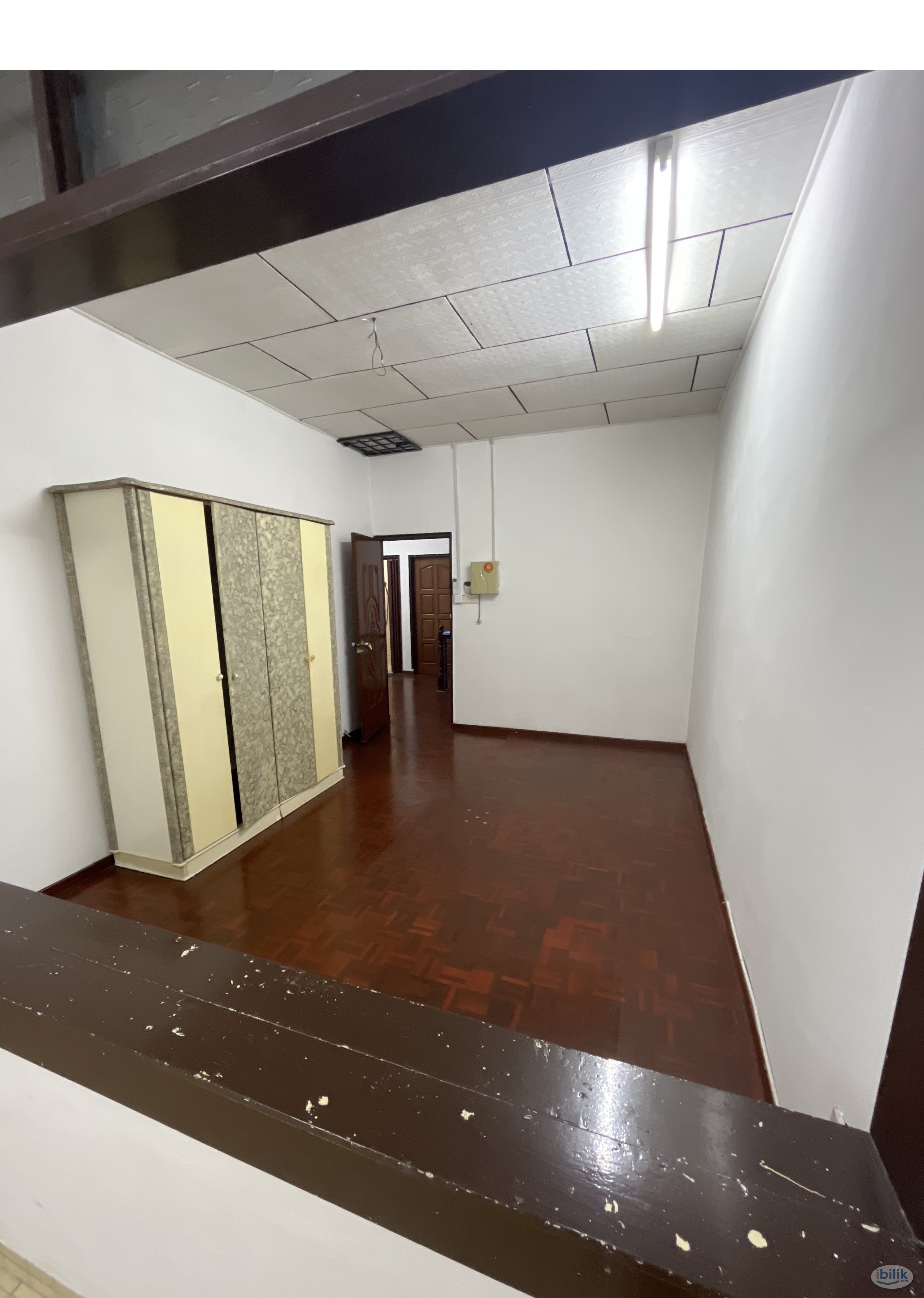 Middle Room at Taman Pelangi, Johor Bahru - Image 2