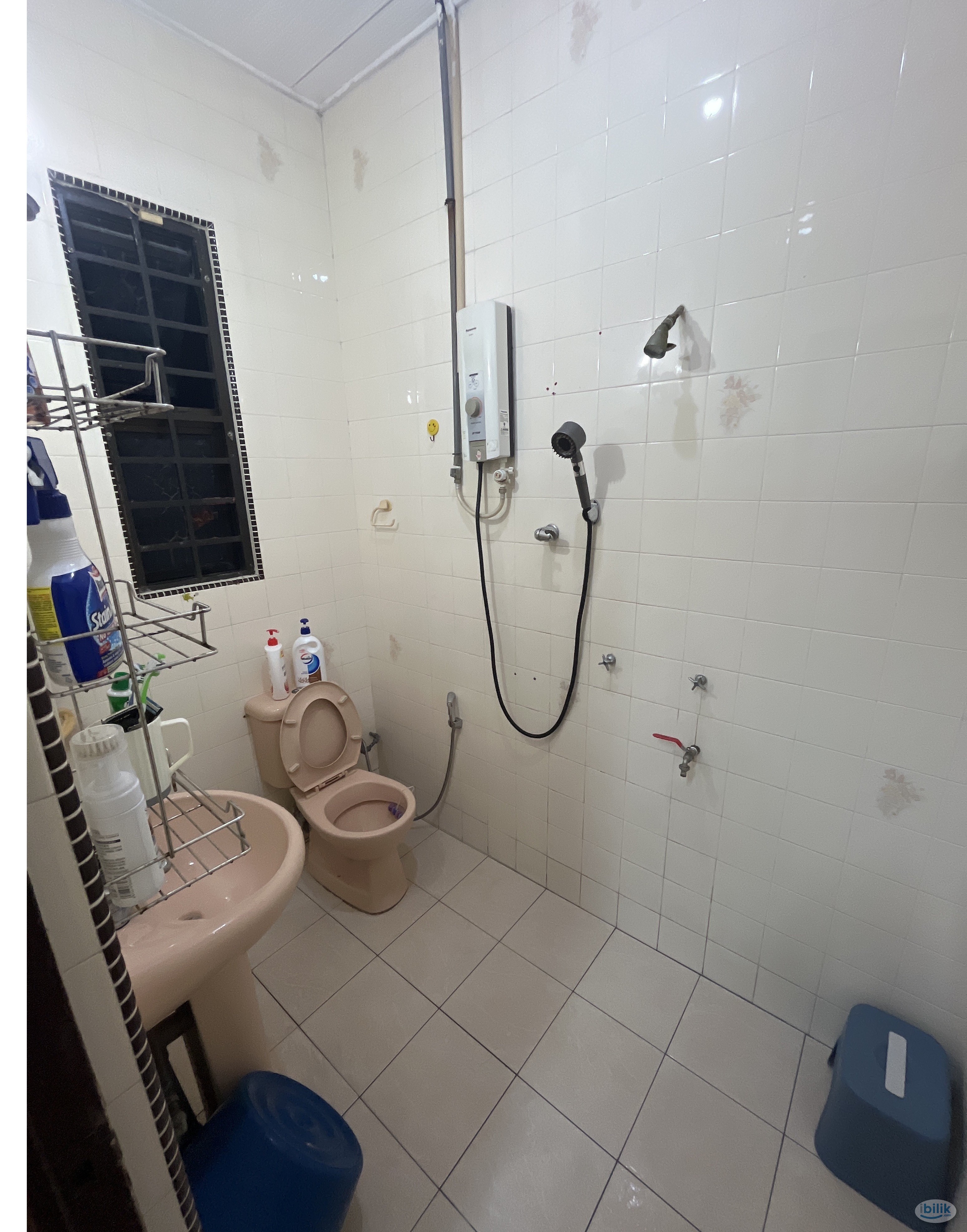 Middle Room at Taman Pelangi, Johor Bahru - Image 3