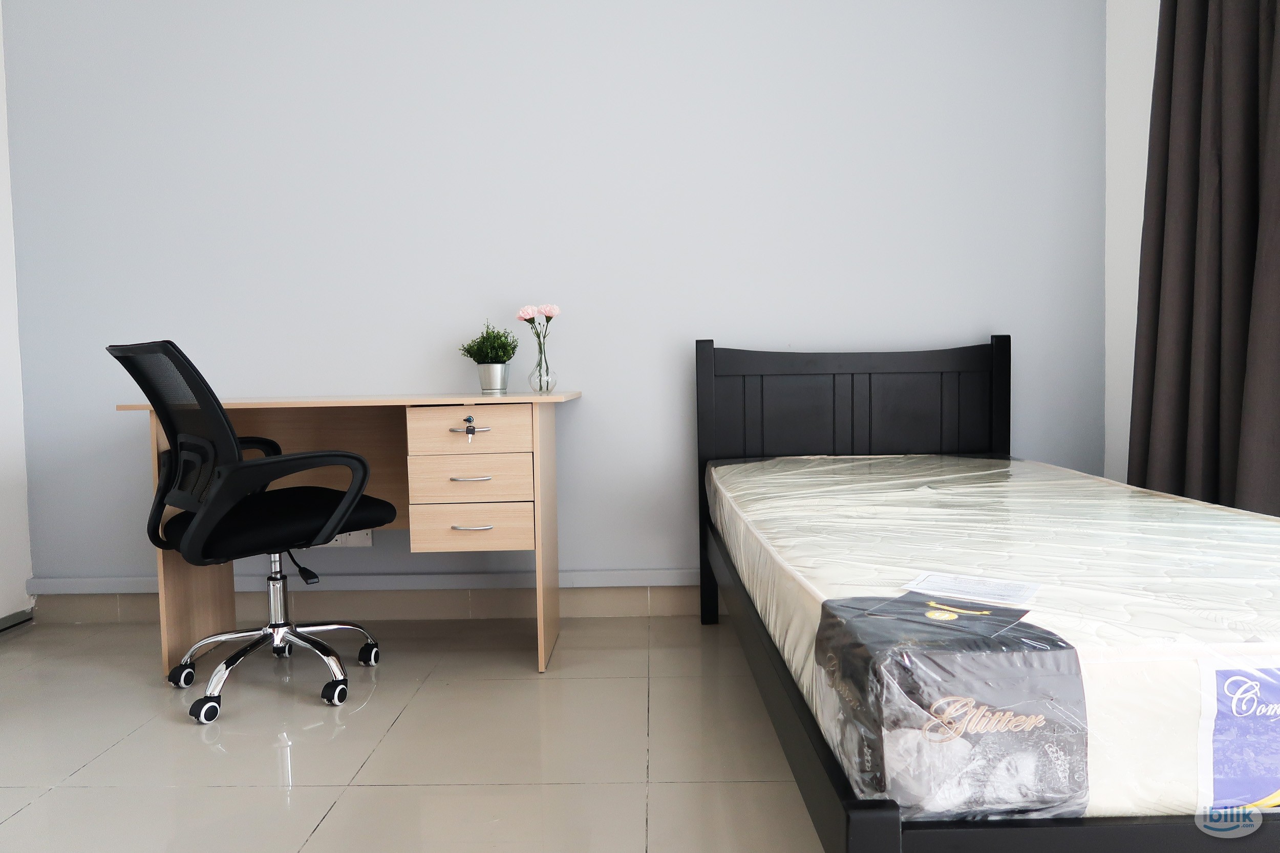 Cozy Balcony Room @ Cova Suites, MRT Kota Damansara - Image 1