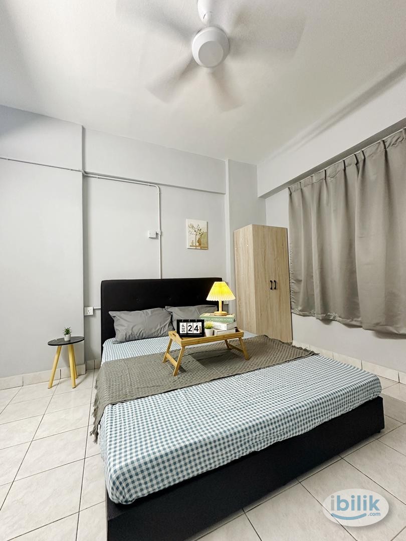 Master Room at Pelangi Apartment, Mutiara Damansara - Image 2