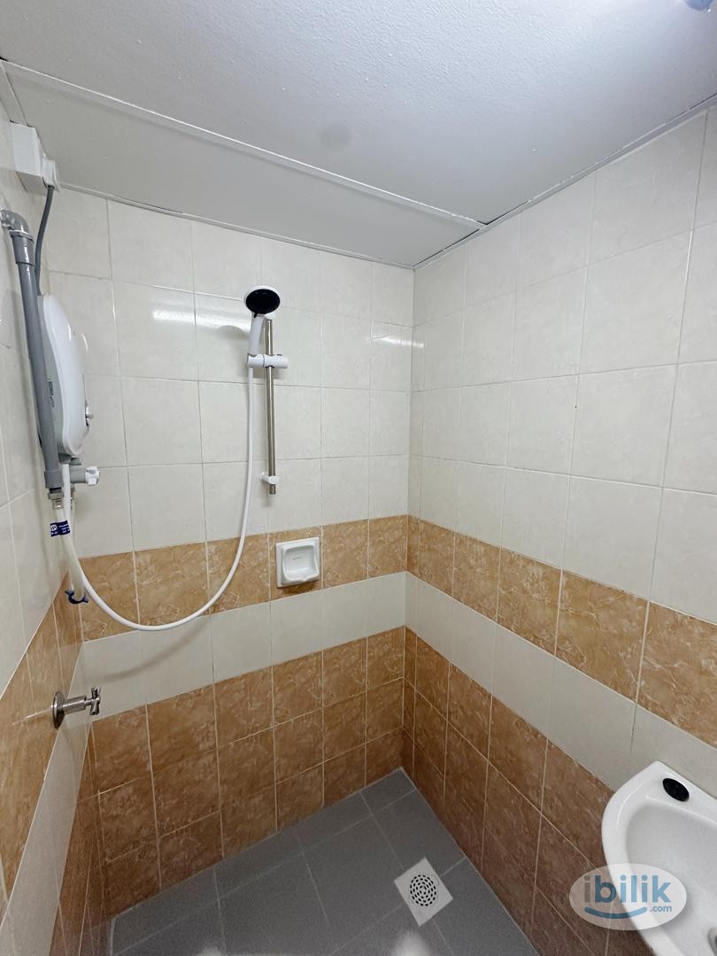 Single Room at Pelangi Apartment, Mutiara Damansara - Image 1