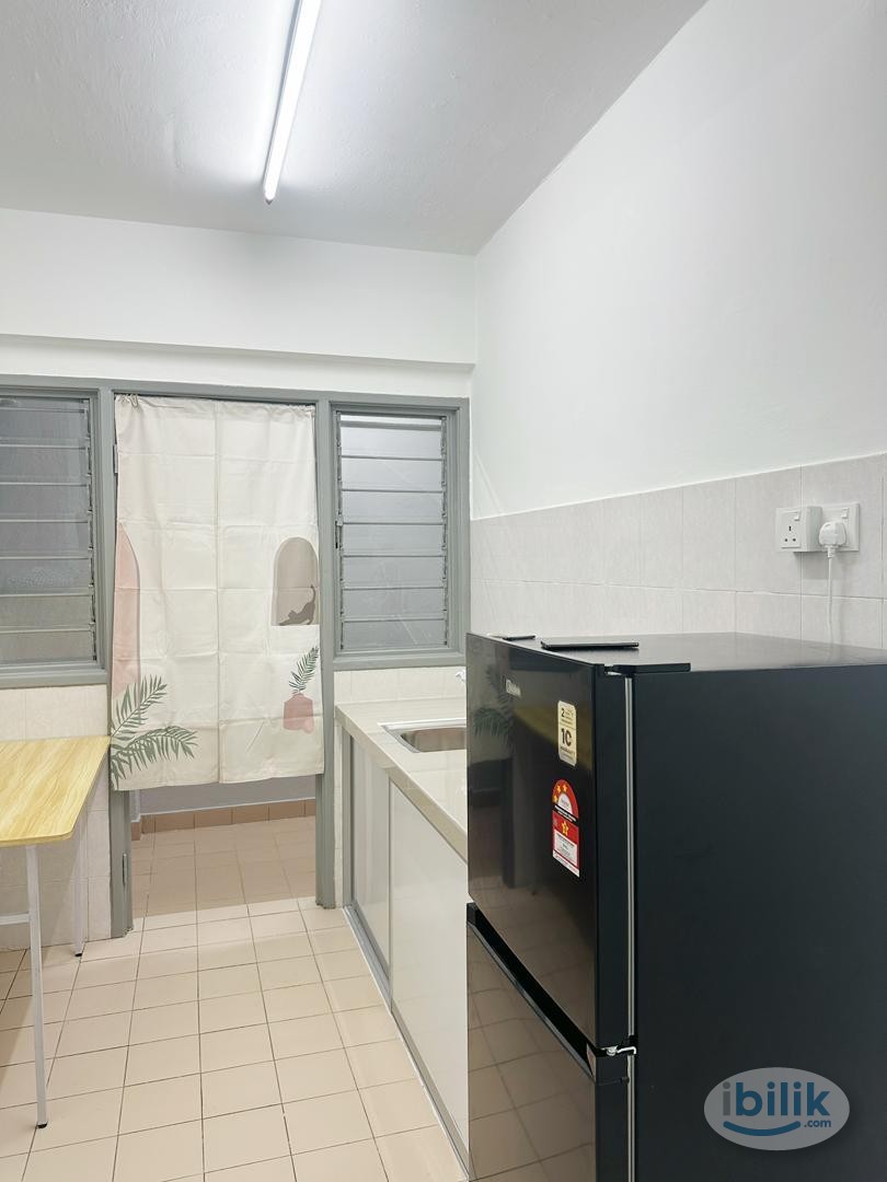 Single Room at Pelangi Apartment, Mutiara Damansara - Image 3