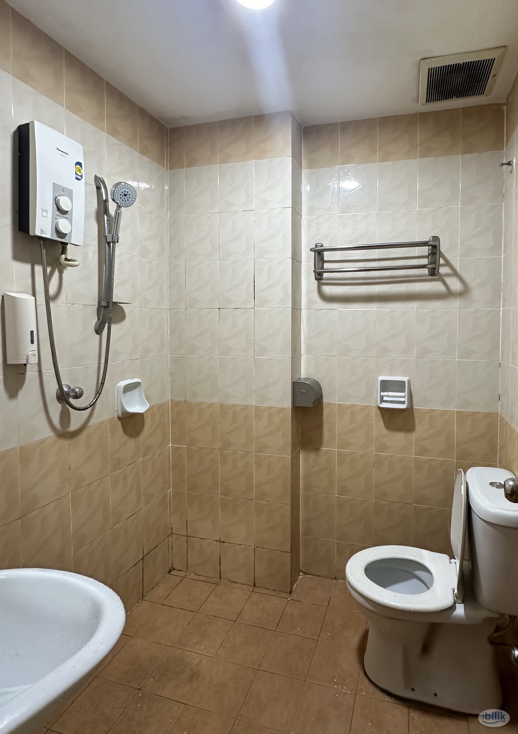 ‼️🚊SPACIOUS ROOM WITH PRIVATE BATHROOM @ LRT PUDU🚶🏻‍♂️‼️MOVE IN IMMEDIATELY WITH ZERO DEPOSIT ‼️💯 - Image 2