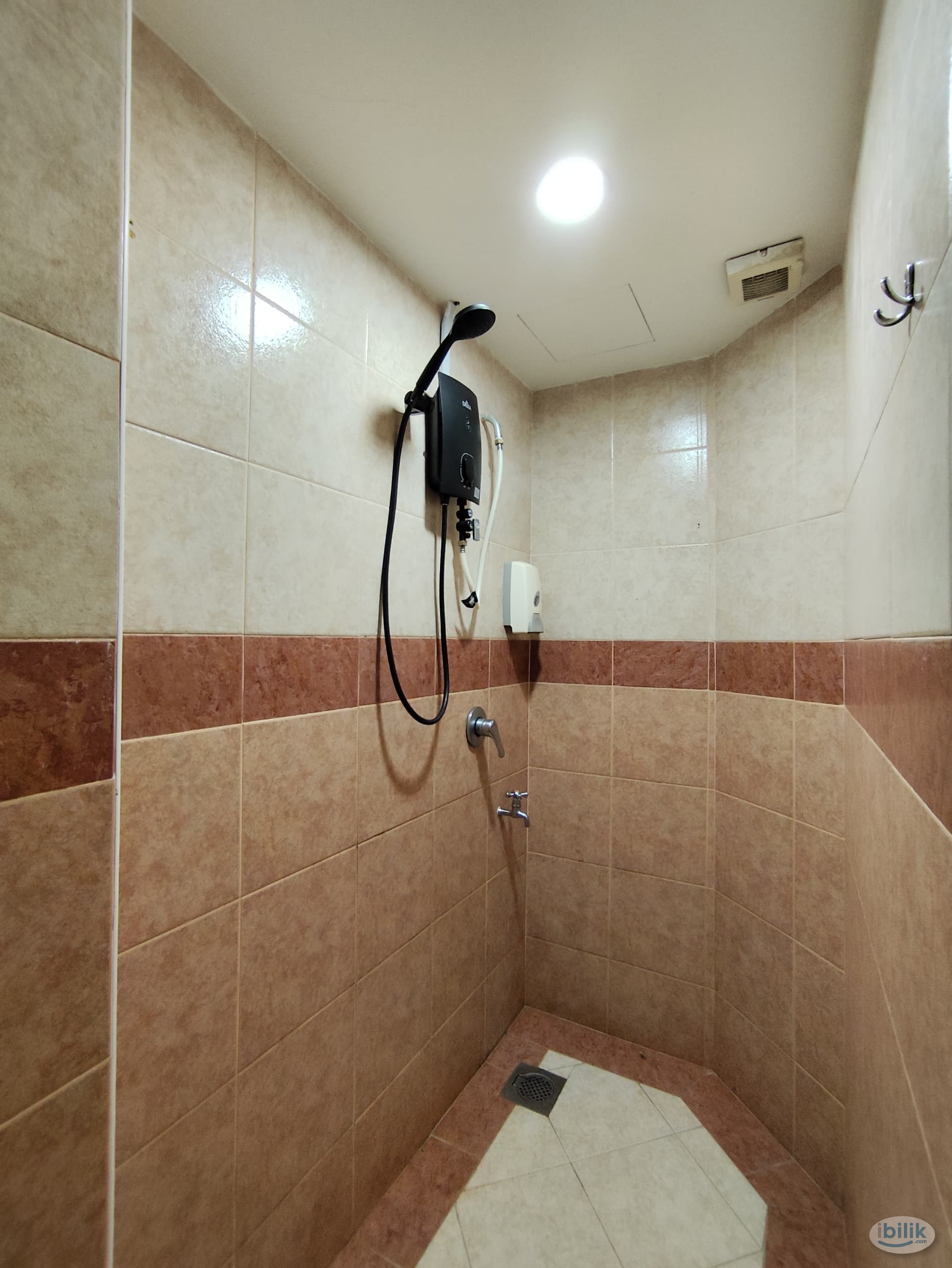 Single Room at Subang Permai w+ attach Bathroom👀🪬 - Image 2