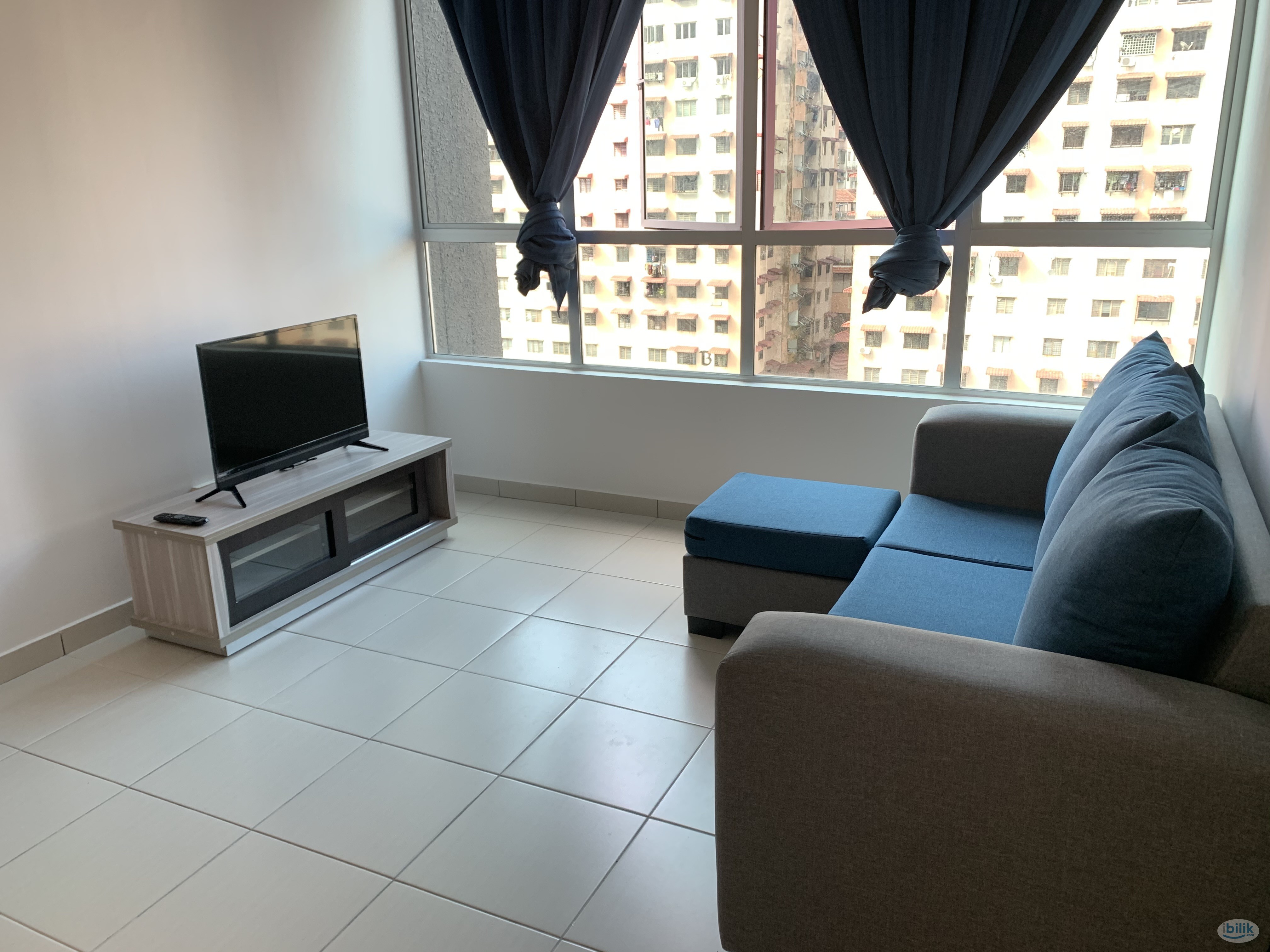 Middle Room at The Zizz, Damansara Damai - Image 1