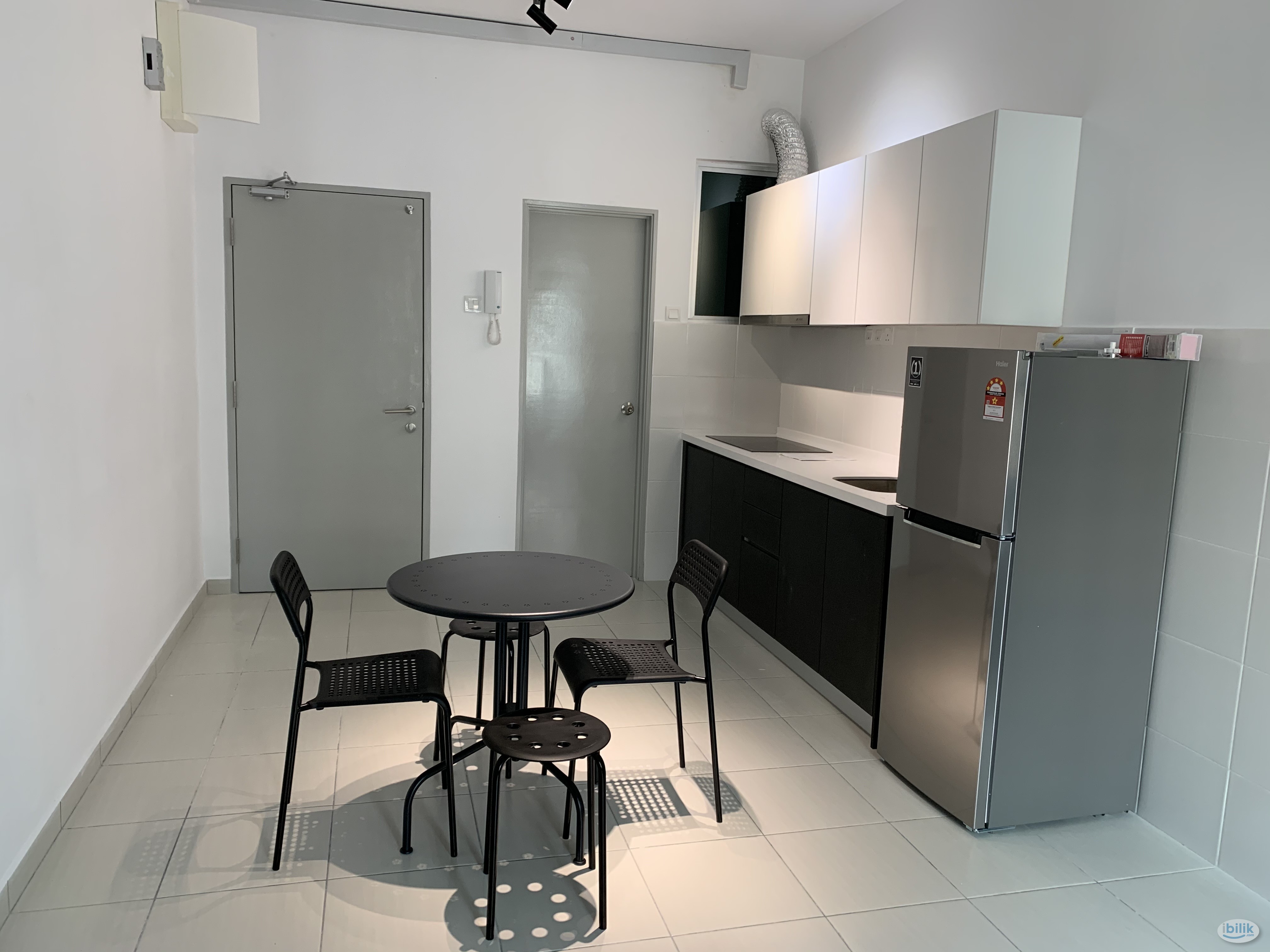 Middle Room at The Zizz, Damansara Damai - Image 2