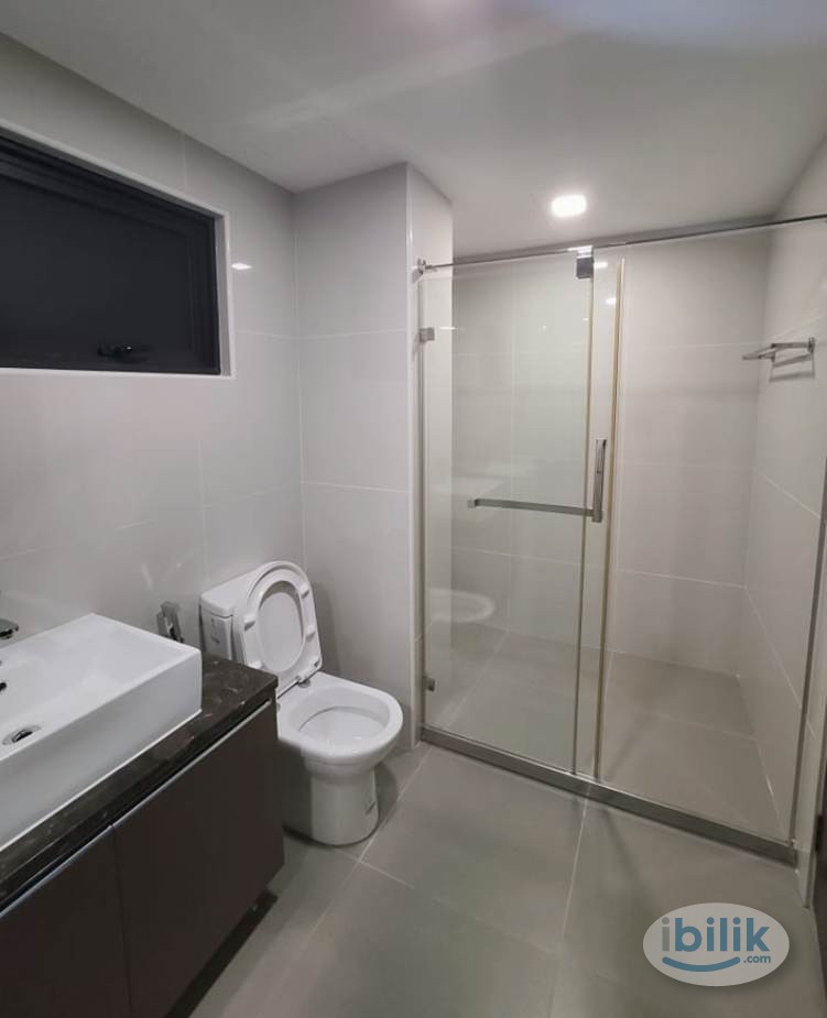 Attached Bathroom Single Room & Included Utilities - Image 2