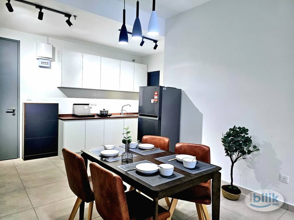 META RESIDENCE, 5 MINUTES TO MRT - Image 3