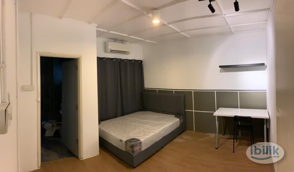 Medium room with attached bathroom @ SS14 Subang Jaya - Image 1