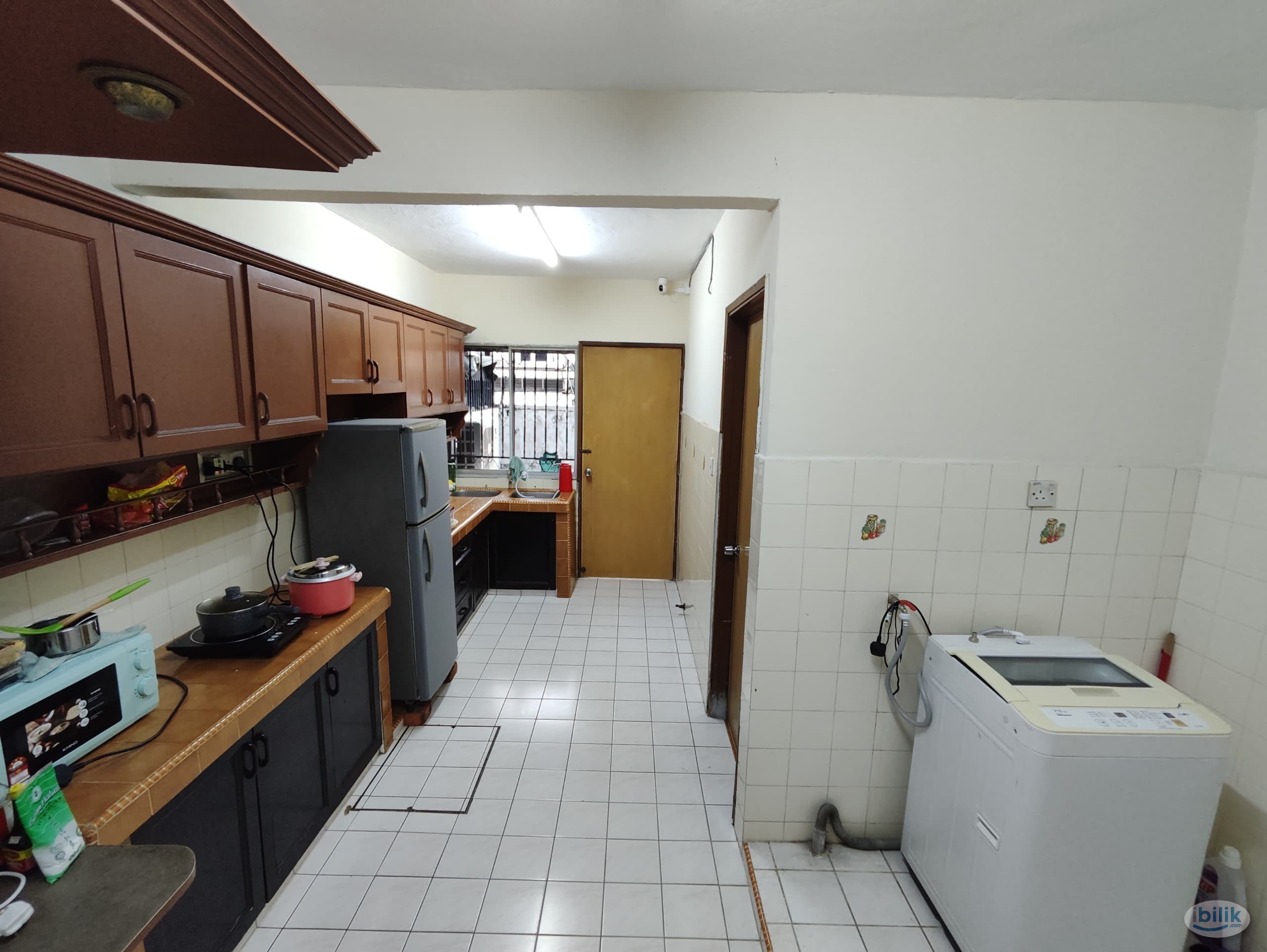 Medium room with attached bathroom @ SS14 Subang Jaya - Image 2