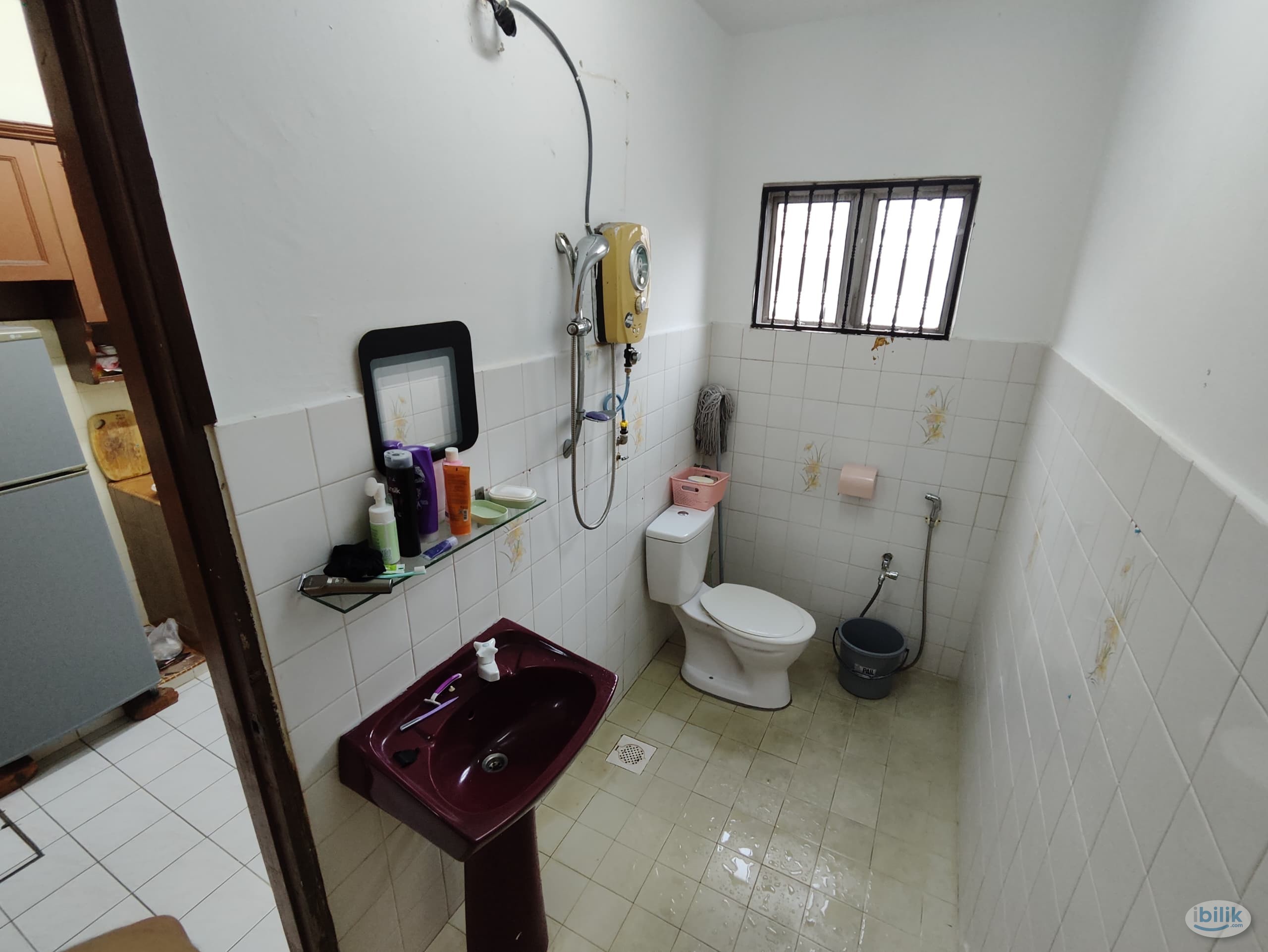 Medium room with attached bathroom @ SS14 Subang Jaya - Image 3