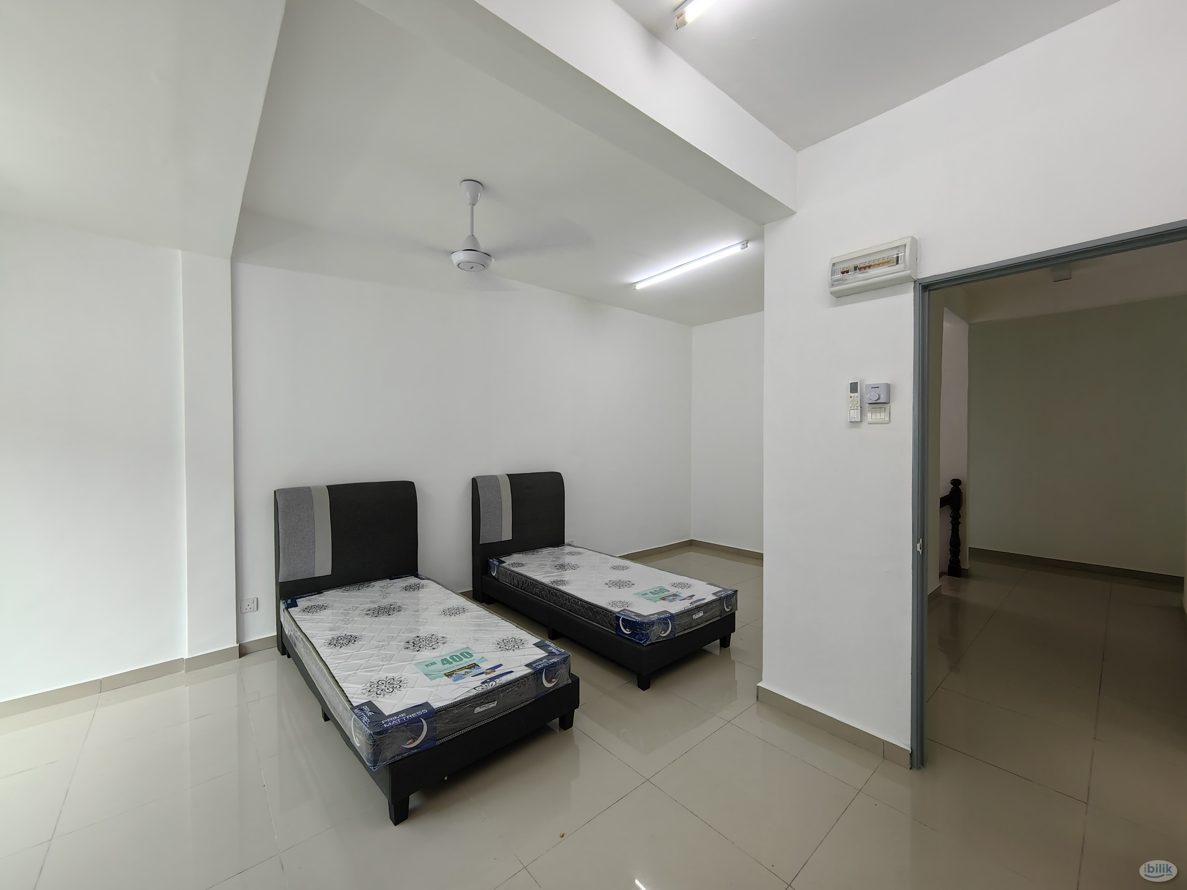 [Mixed gender unit] Middle Room at 5/149H, Sri Petaling, Kuala Lumpur Near Mid Valley Bukit Jalil - Image 1