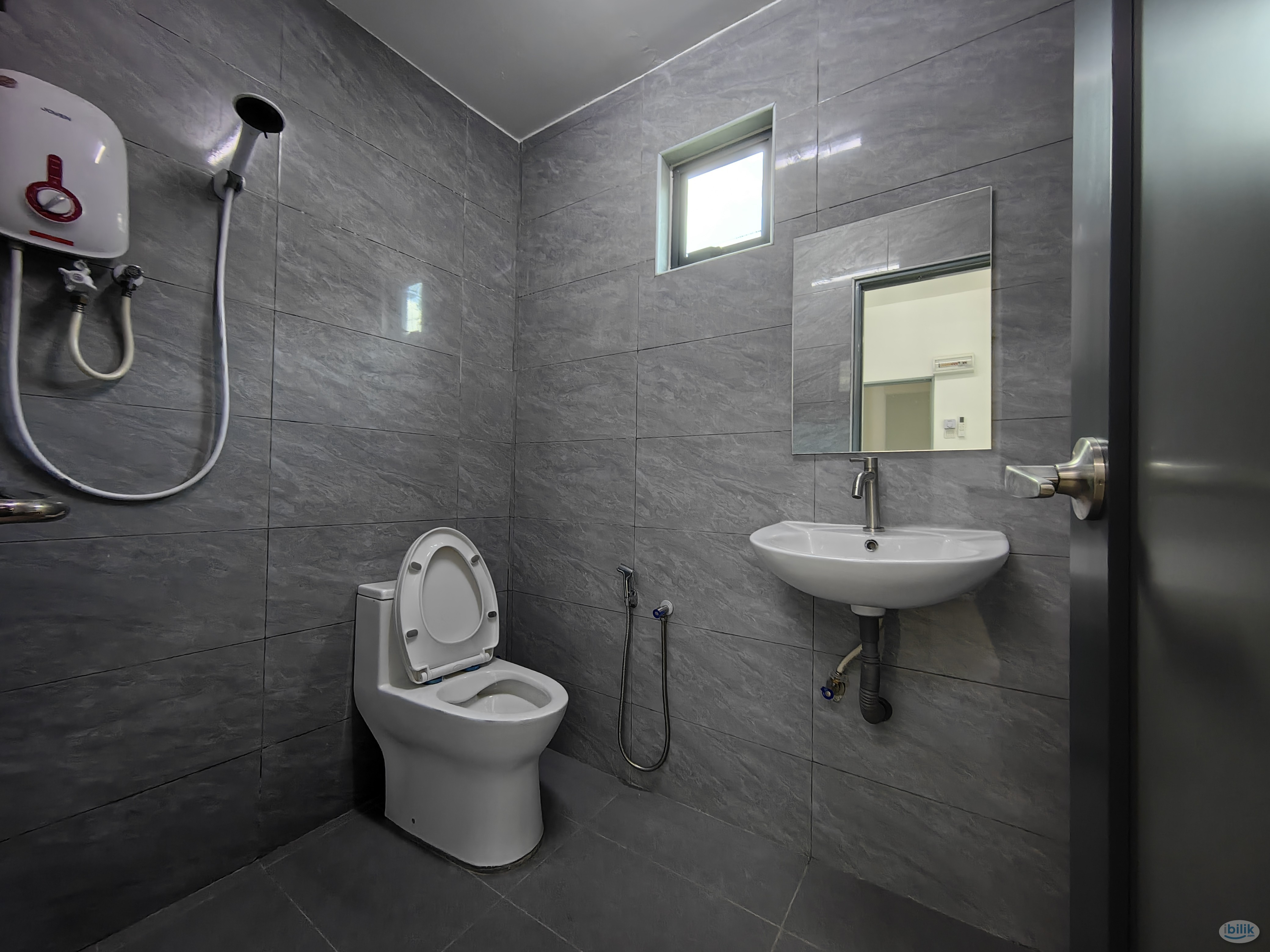 [Mixed gender unit] Middle Room at 5/149H, Sri Petaling, Kuala Lumpur Near Mid Valley Bukit Jalil - Image 2