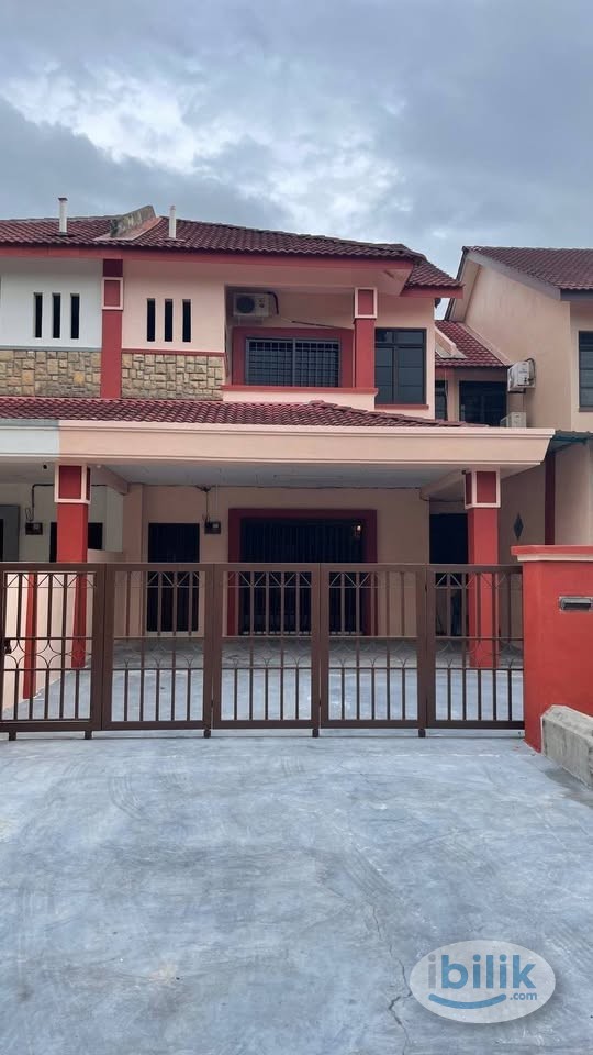 Master room and middle room with private bathroom at Sri Klebang, 31200 Chemor, Perak - Image 1