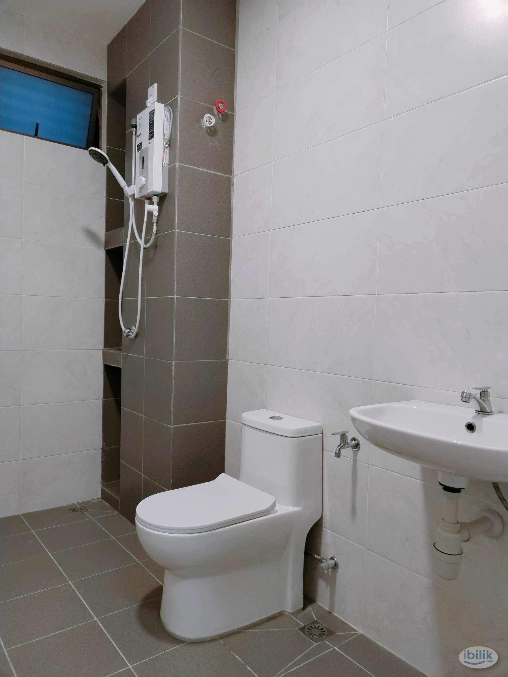 ✅Master Room at ✨The Amarene @ Bayan Lepas✨, ✅Beside Bayan Lepas Airport. Industrial. Penang - Image 1