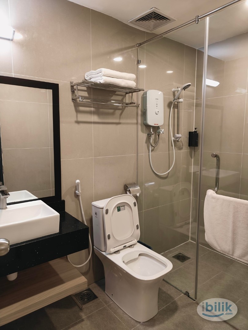 Spacious & Cozy Deluxe Room at Bandar Baru Klang, Klang - Image 1
