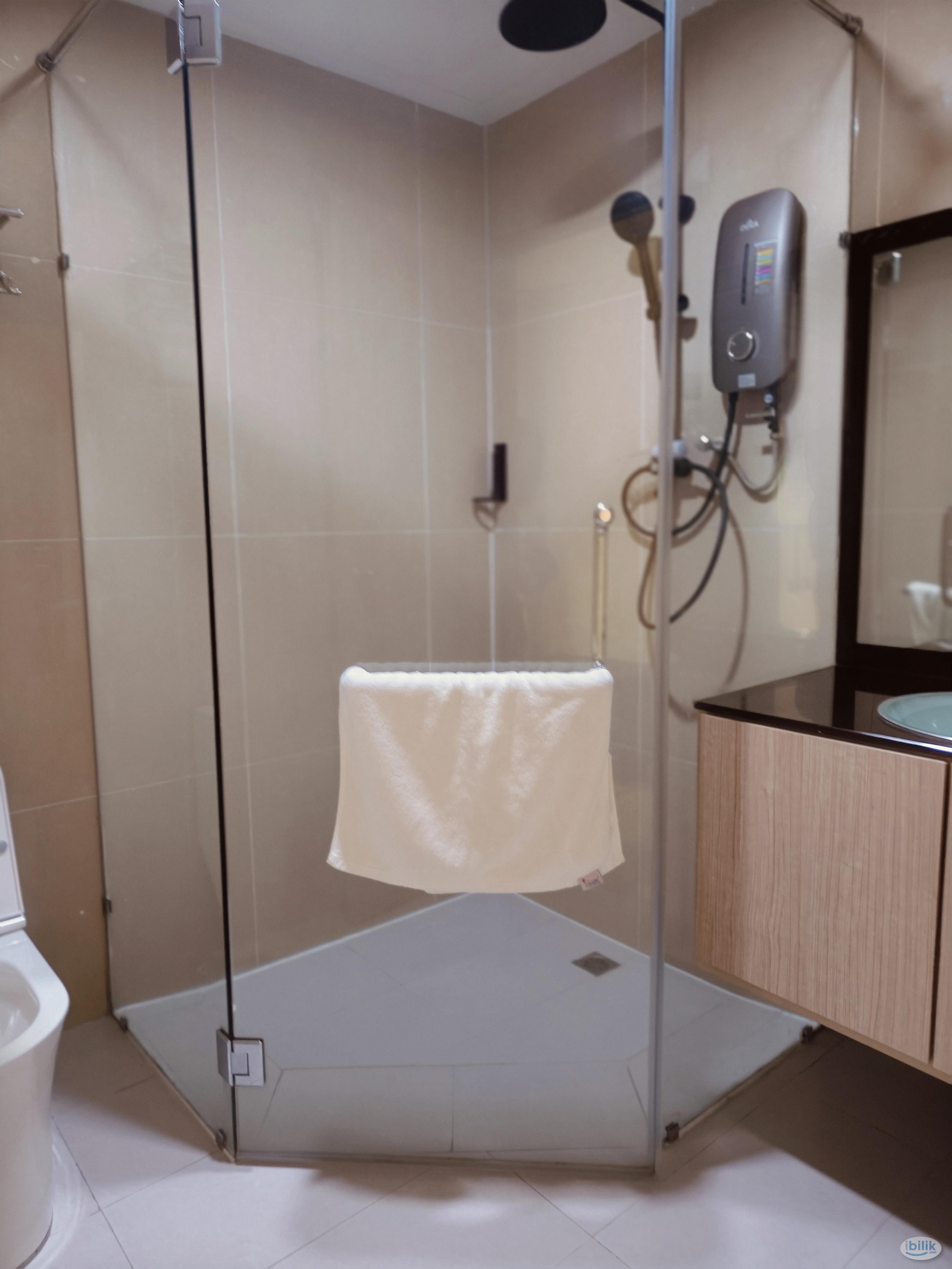 Spacious & Cozy Deluxe Room at Bandar Baru Klang, Klang - Image 2