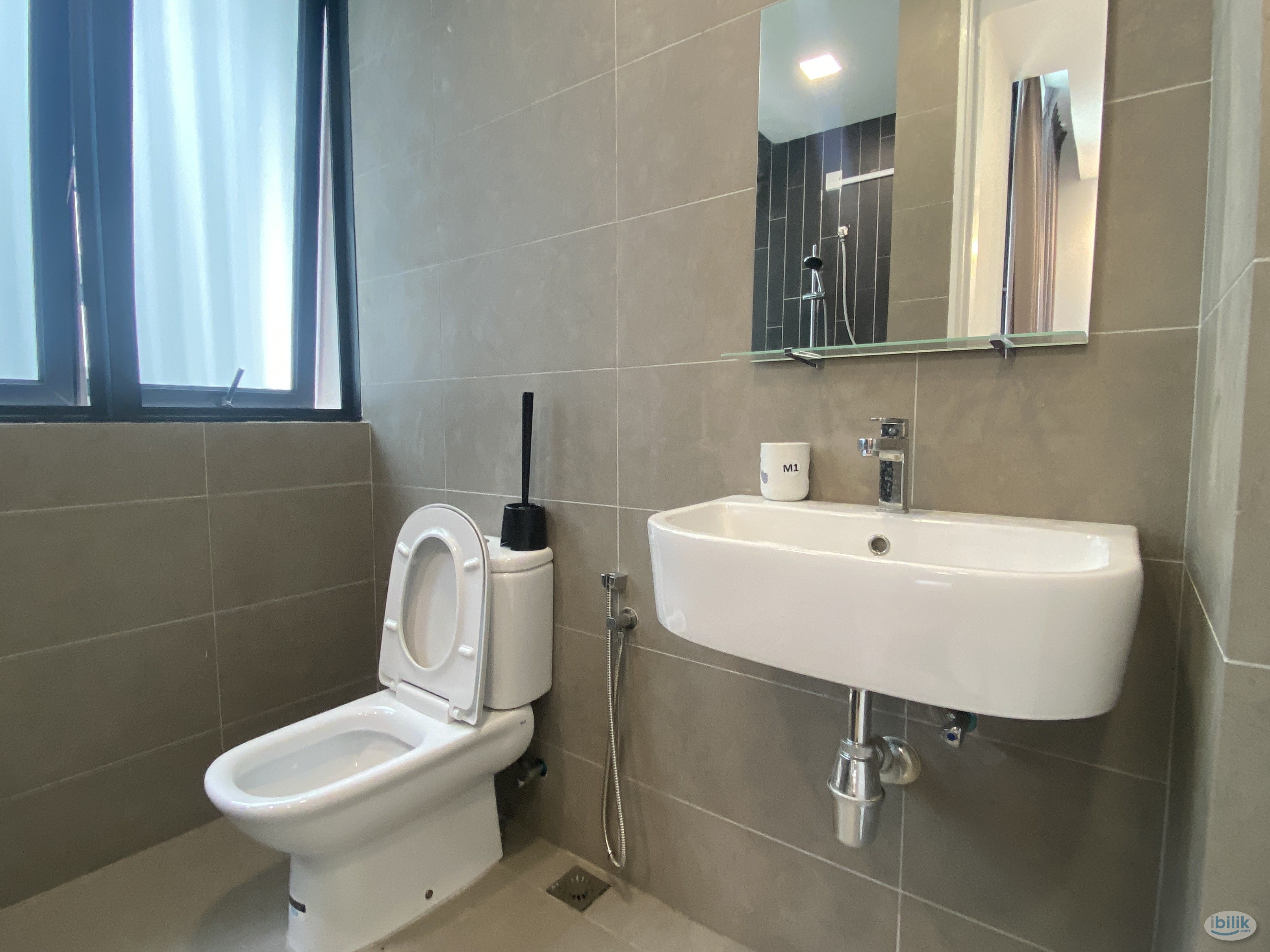 Middle Room at H2O Residences, Ara Damansara - Image 4