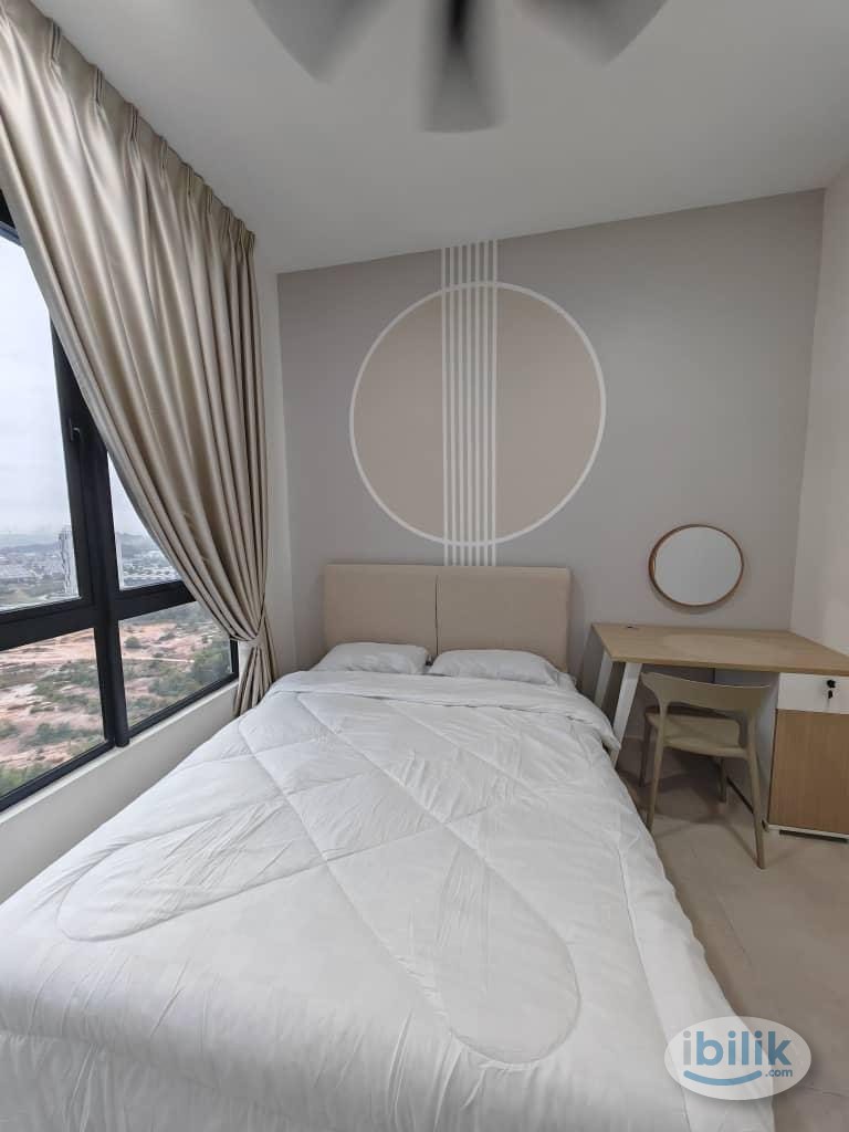 Female Single  Master Room (Walk to LRT Station) Rent include utilities  - Image 1