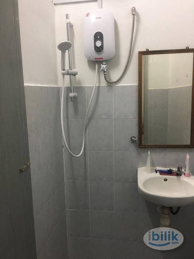 Sri Saujana Middle Room with A/C and Wifi For Rent in Georgetown - Image 5