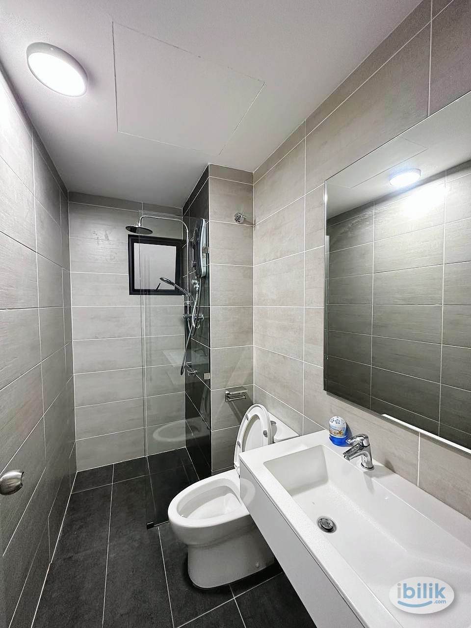 Platinum Arena | Middle Balcony Room | Fully Furnished | Move In Ready - Image 5