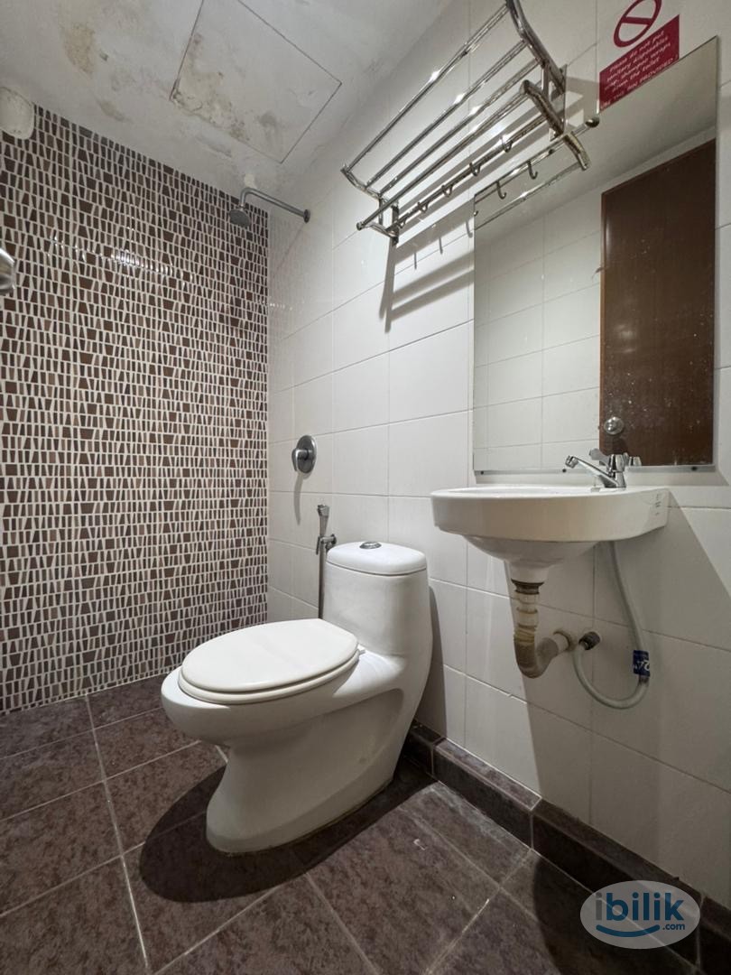 *‼️Co Living Room For Rent‼️* *‼️3 Mins Walk To Atria Mall‼️* - Image 1