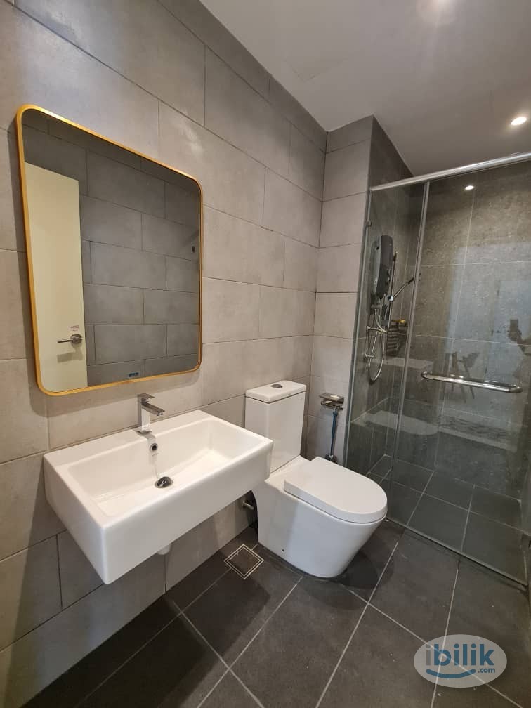 Middle Room at Meta Residences Putra Permai, Seri Kembangan - Image 5