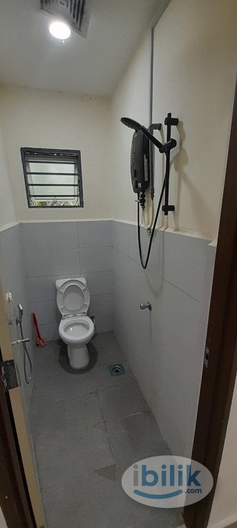 A single private bed room with basic furnish at Jalan Tempua 2 @t IOI Mall Puchong jaya. - Image 4