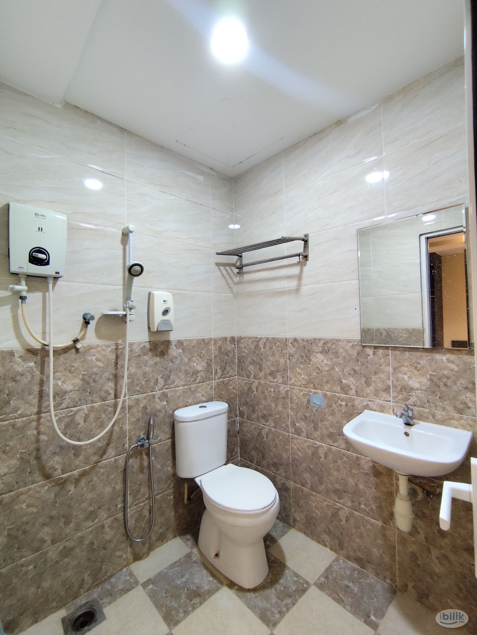 Master Room at Bandar Sunway, Petaling Jaya - Image 2