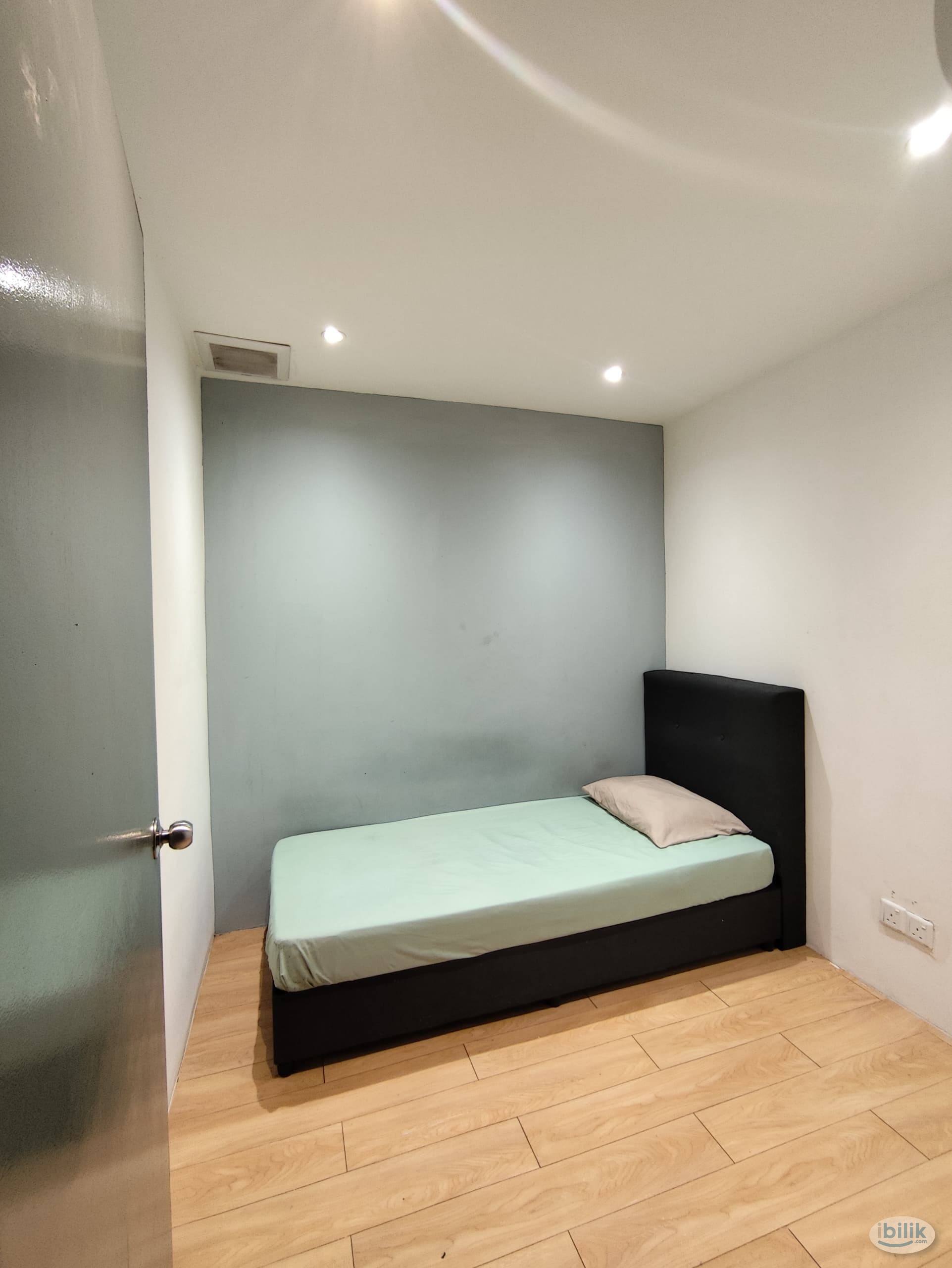 Room with [ Zero Deposit ] ( NEW CONCEPT !! ) HOTEL ROOM SHARING TOILET FOR LONG STAY @ BANDAR SUNWAY🎈🎈 - Image 1