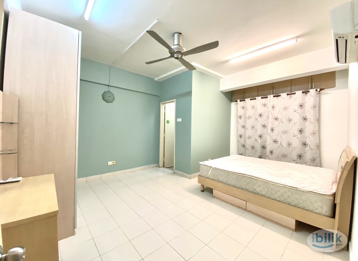Master Room at Bintang Mas, Bandar Sri Permaisuri - Image 1