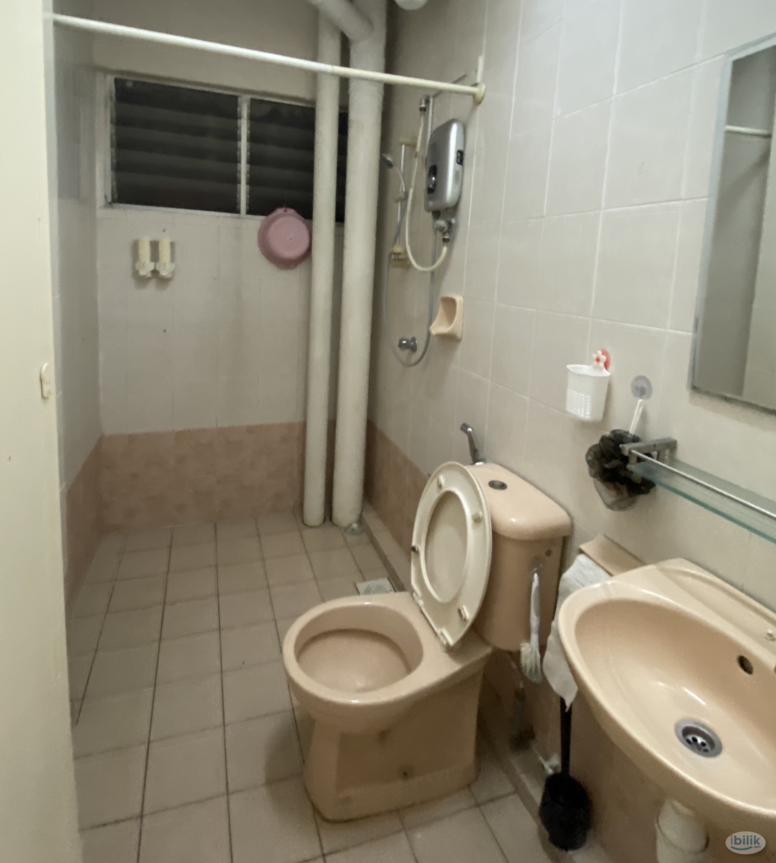 Master Room at Bintang Mas, Bandar Sri Permaisuri - Image 3