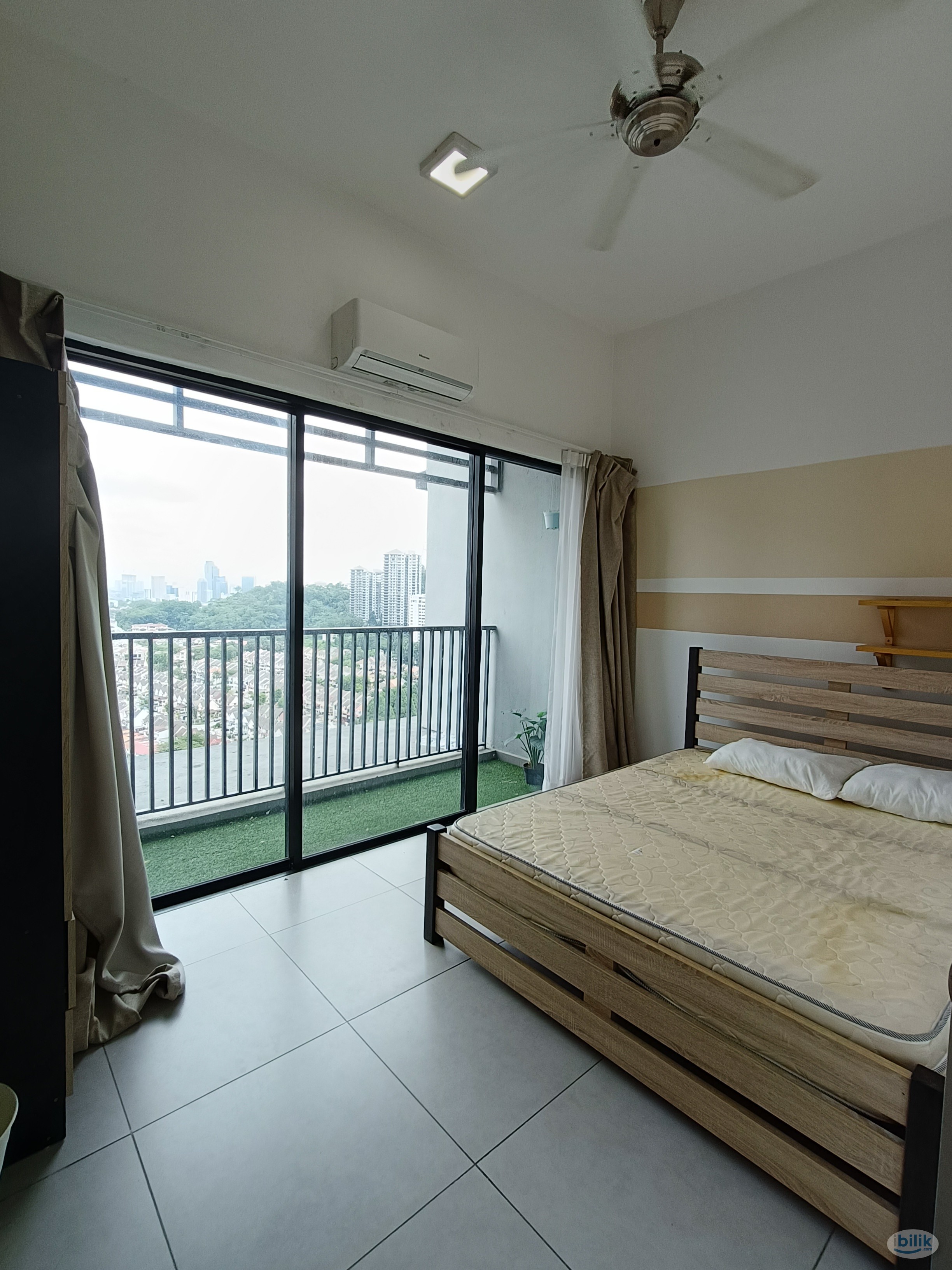 Middle Room for Rent at D'Sands Residence, Old Klang Road, Kuala Lumpur - Image 1