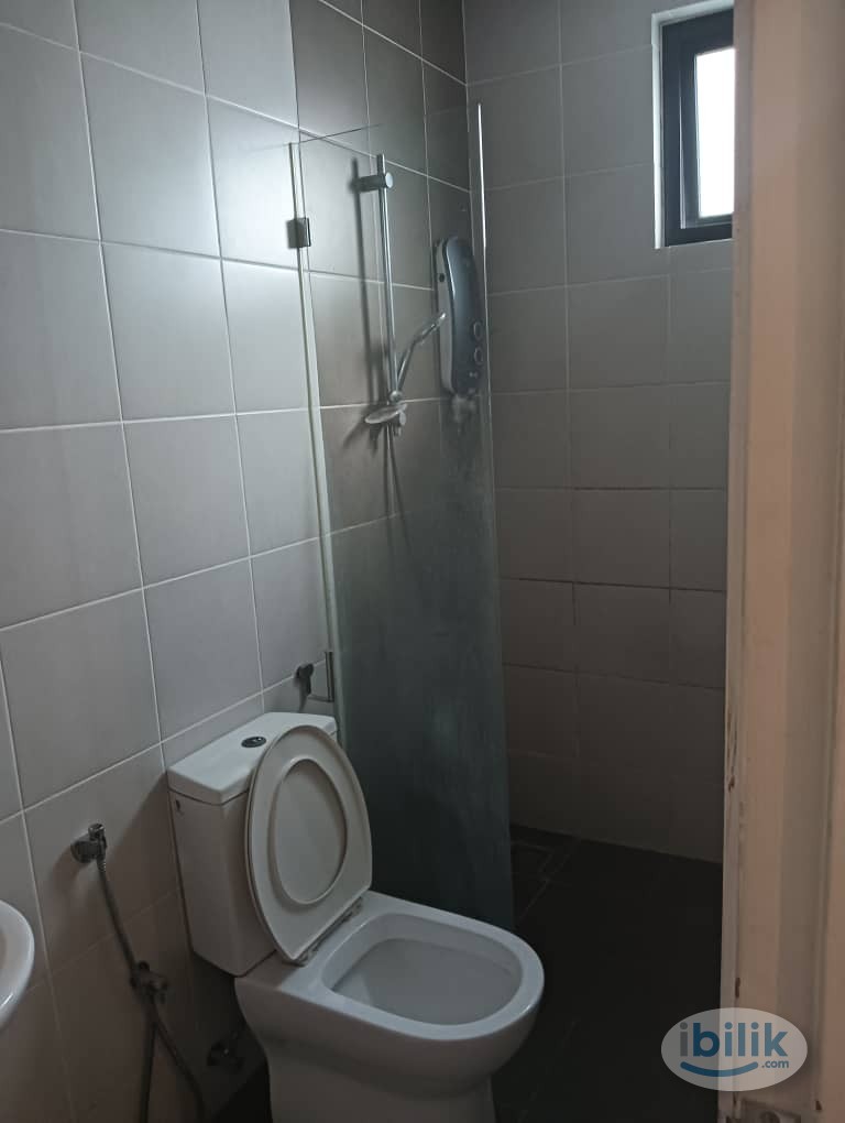 Middle Room for Rent at D'Sands Residence, Old Klang Road, Kuala Lumpur - Image 5