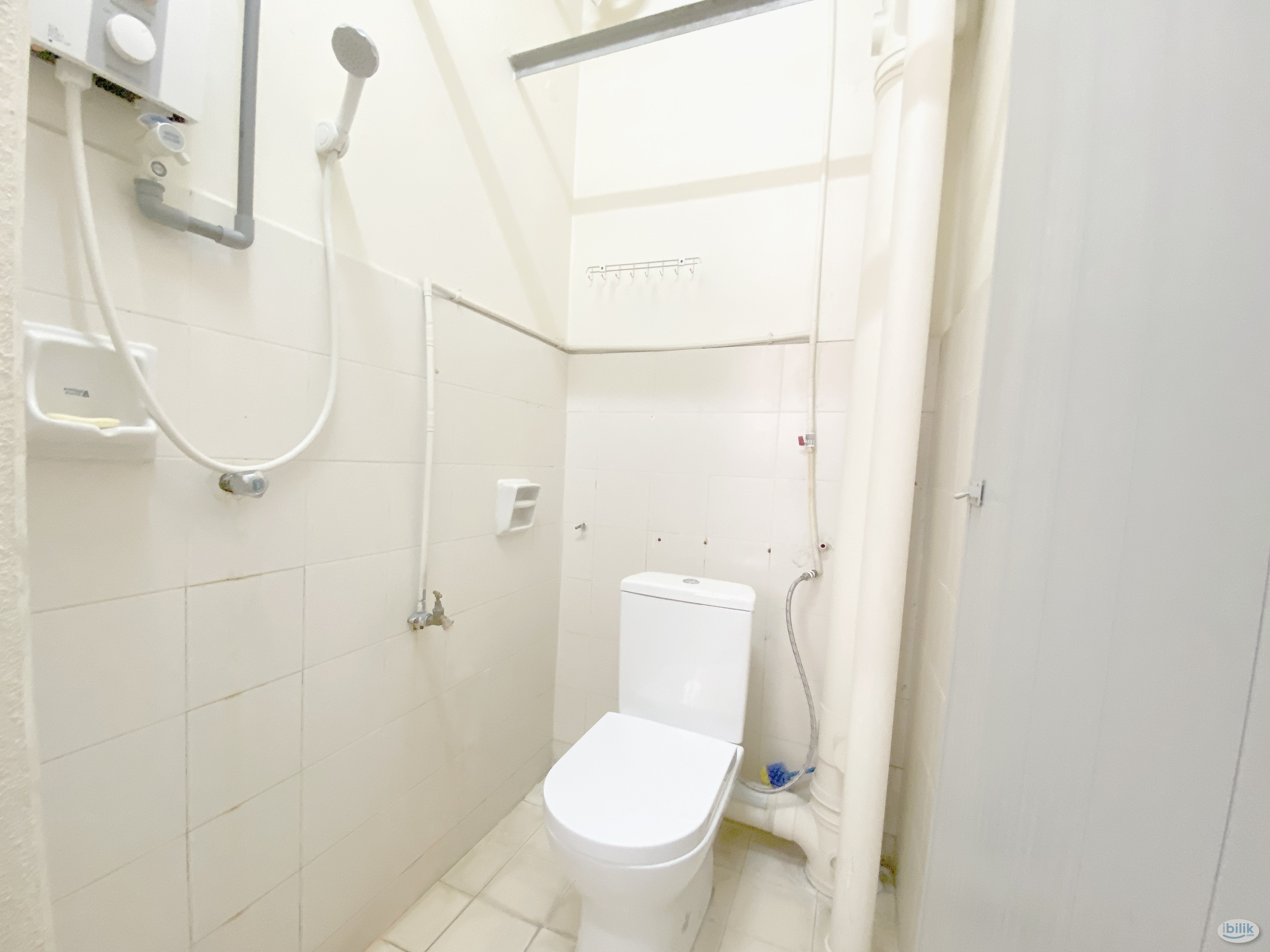 Middle Room at Bayan Lepas, Penang - Image 4